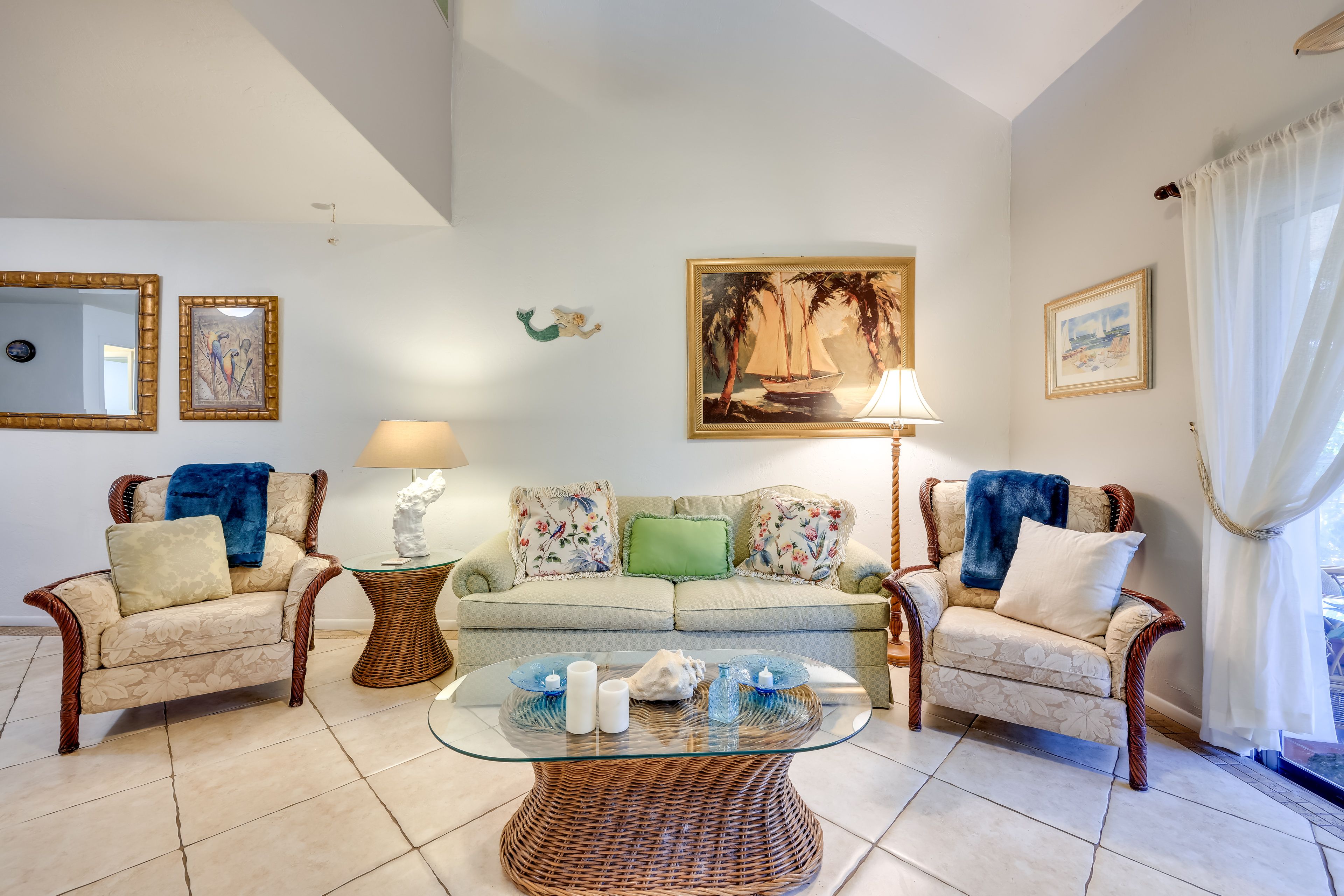 Living Room | 1st Floor | Free WiFi