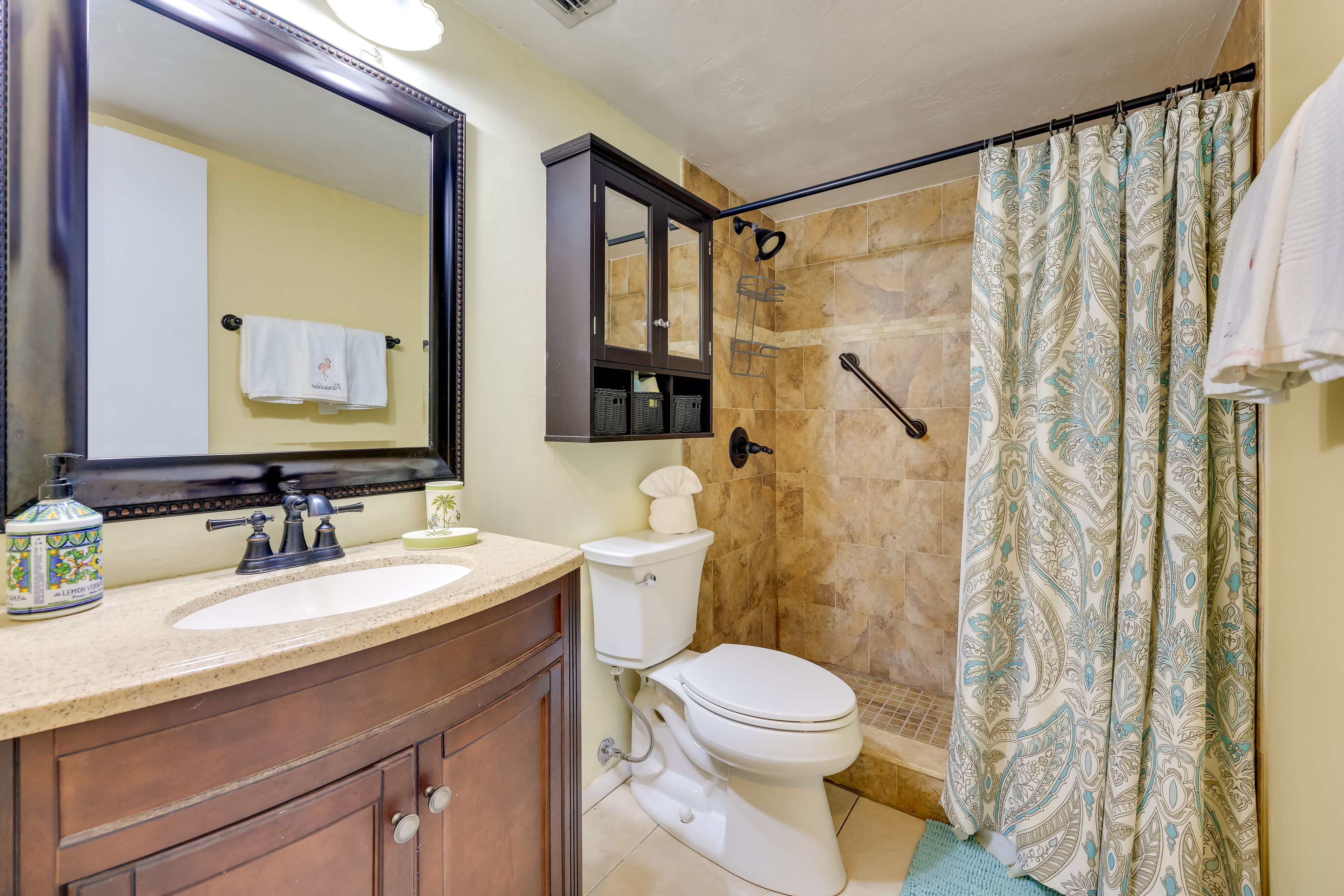 En-Suite Bathroom | Towels Provided | Complimentary Toiletries
