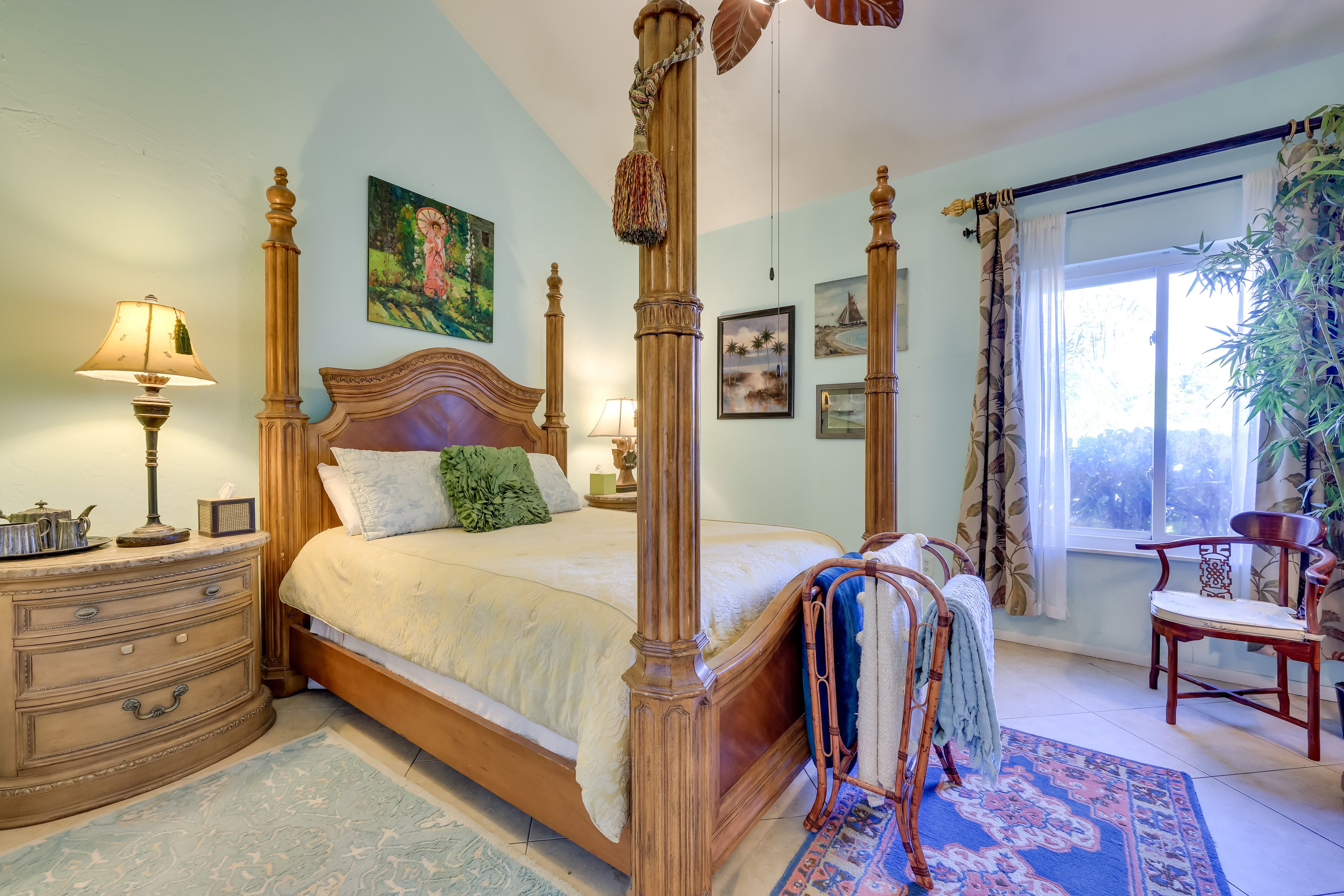 Bedroom 1 | 1st Floor | Queen Bed | Linens Provided