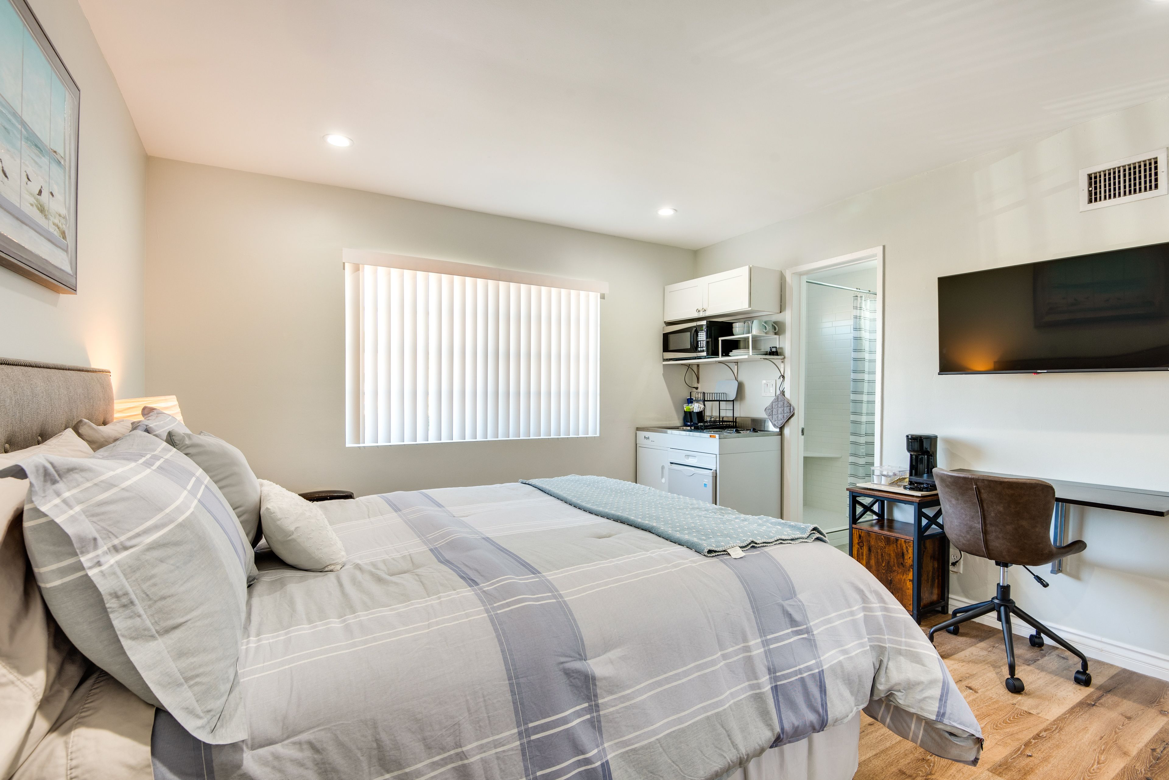 Simi Valley Vacation Rental | Studio | 1BA | 1 Step Required | 170 Sq Ft