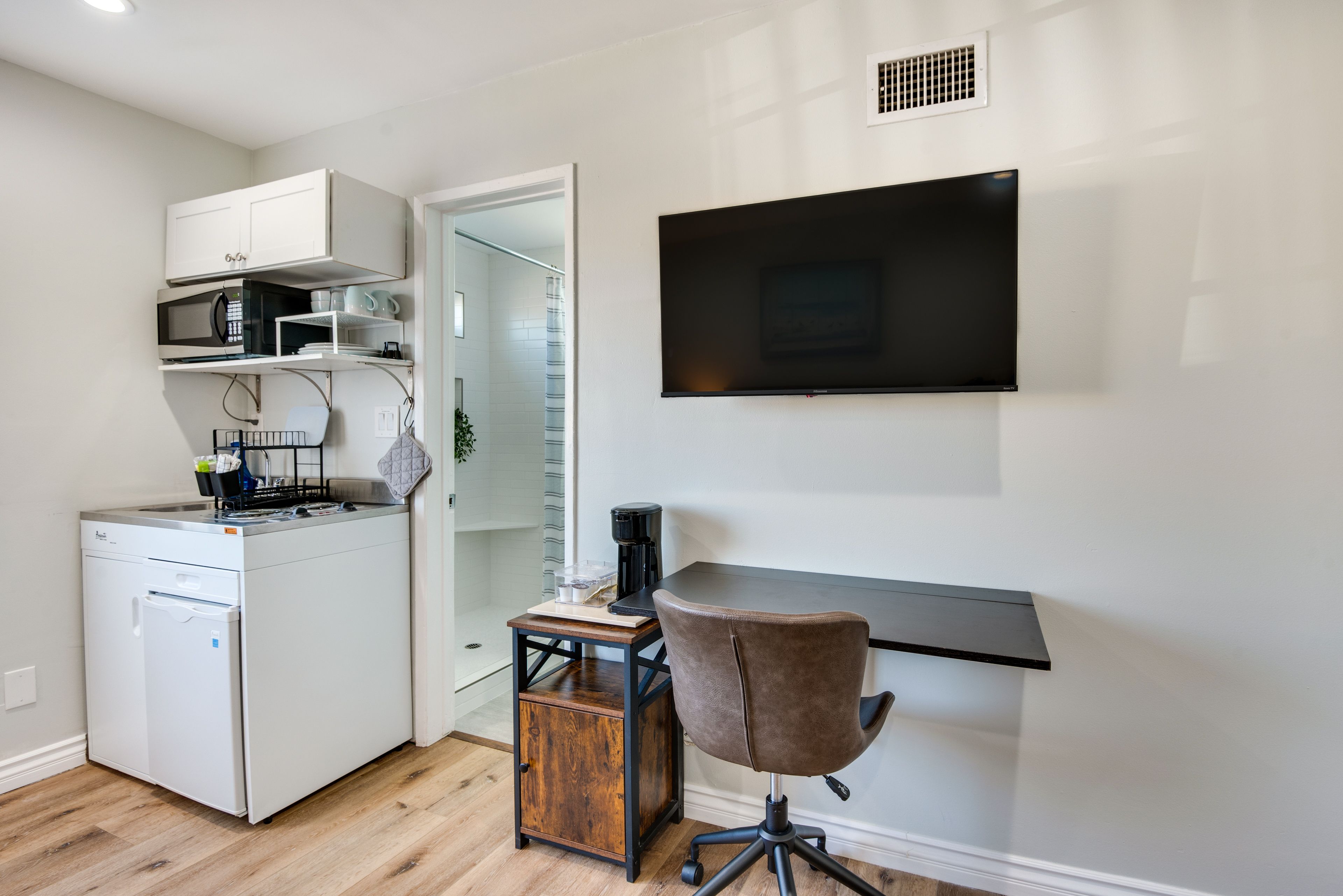 Desk | Smart TV