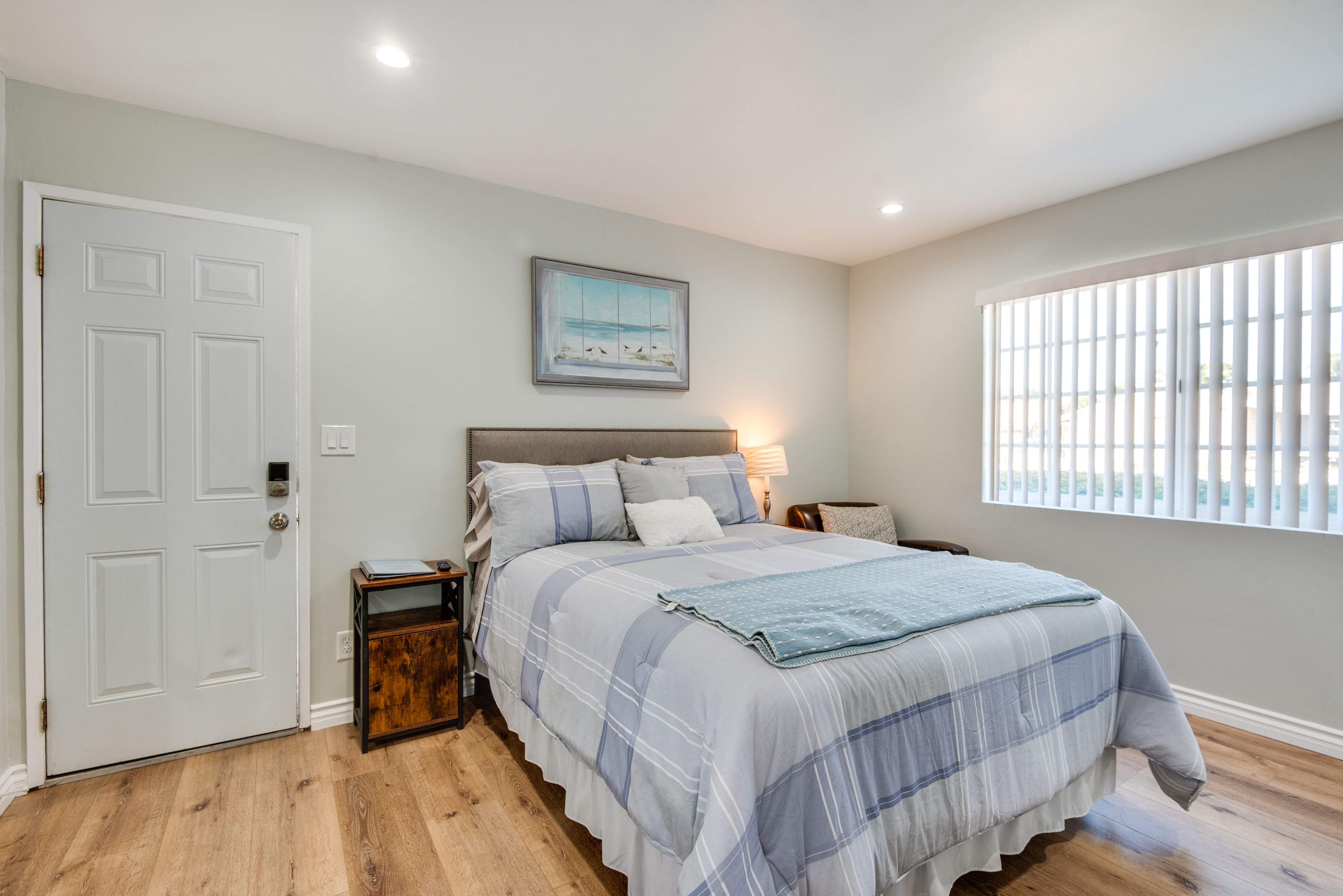 Studio | Queen Bed | Central A/C