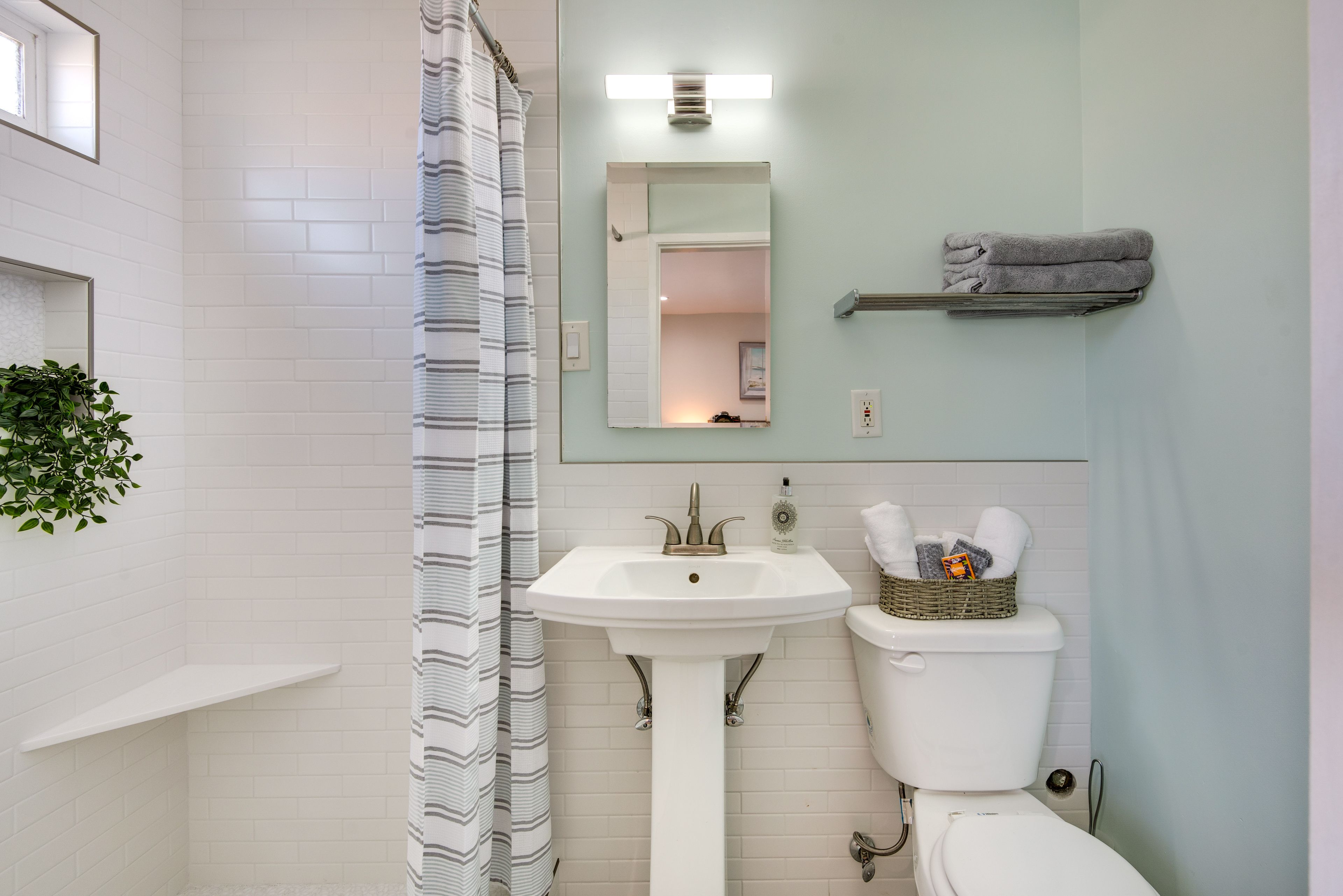 Bathroom | Complimentary Toiletries | Towels Provided