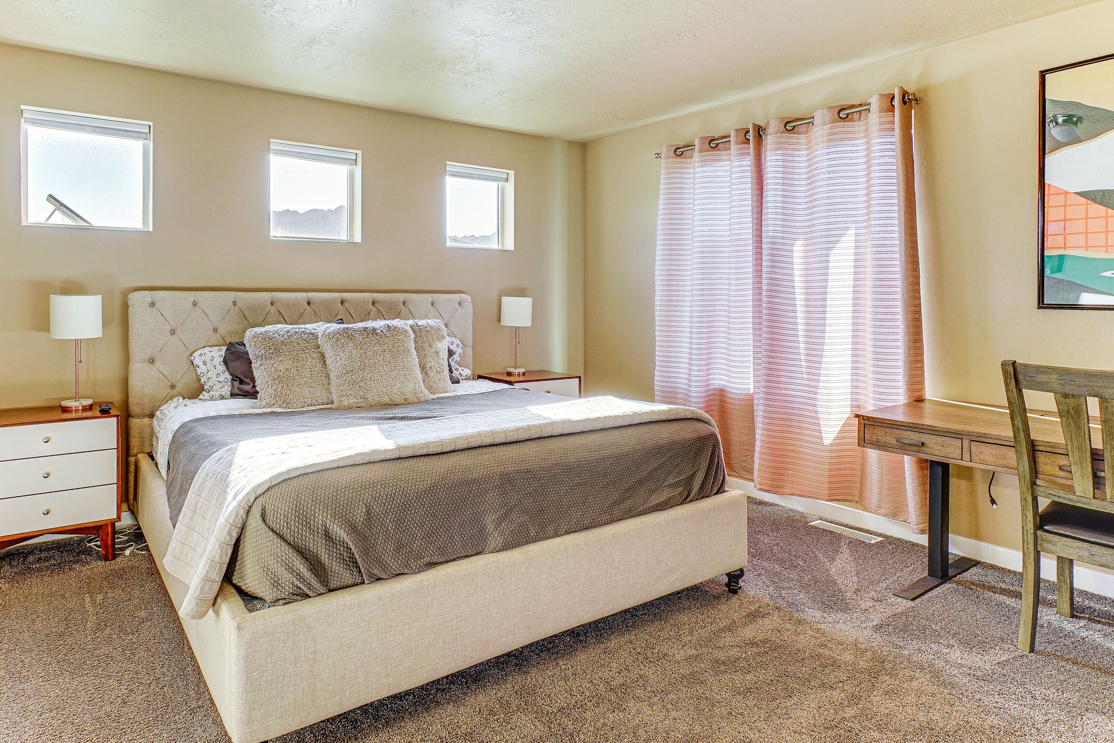 Bedroom 1 | King Bed | 2nd Floor | En-Suite Bathroom