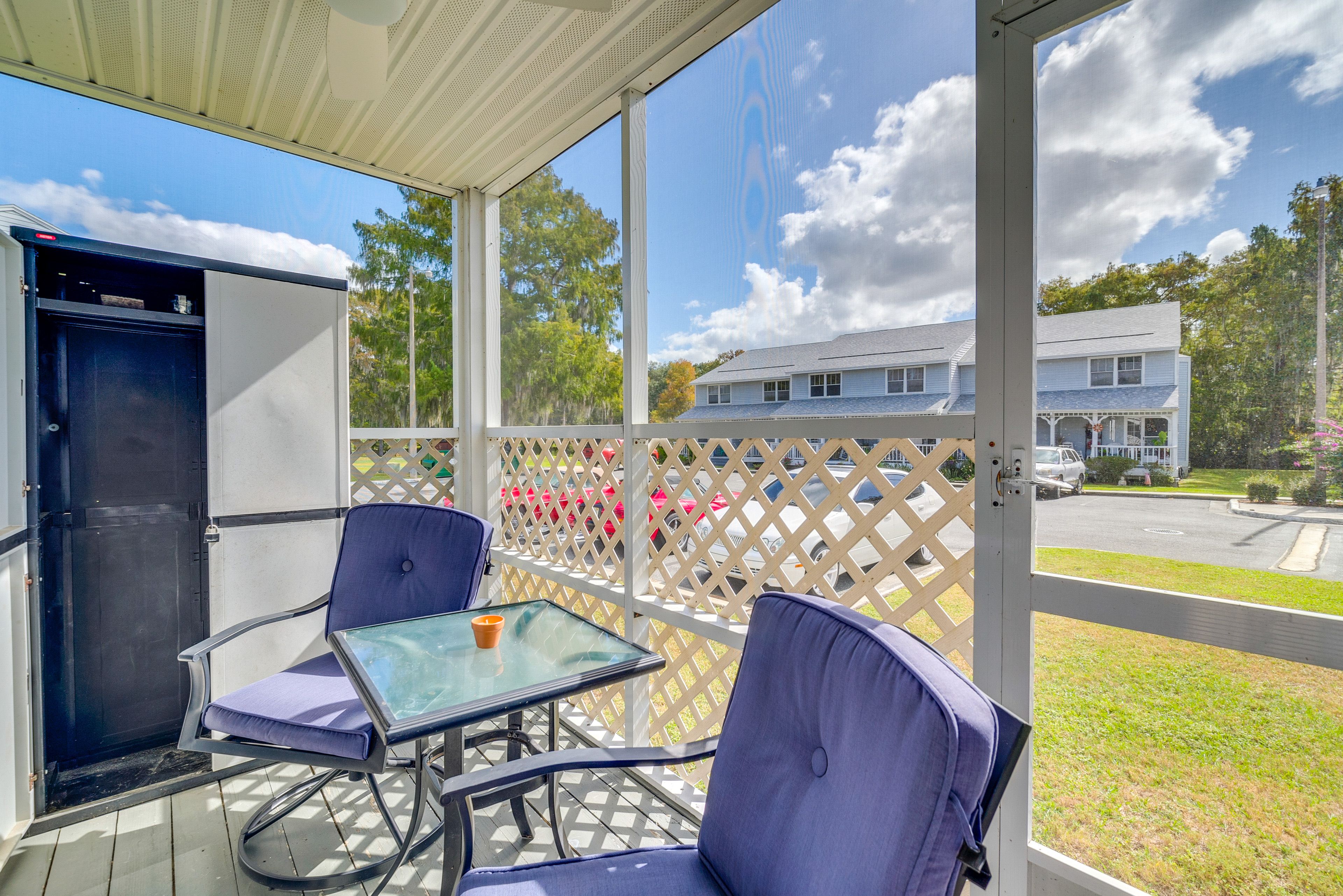Private Screened Porch
