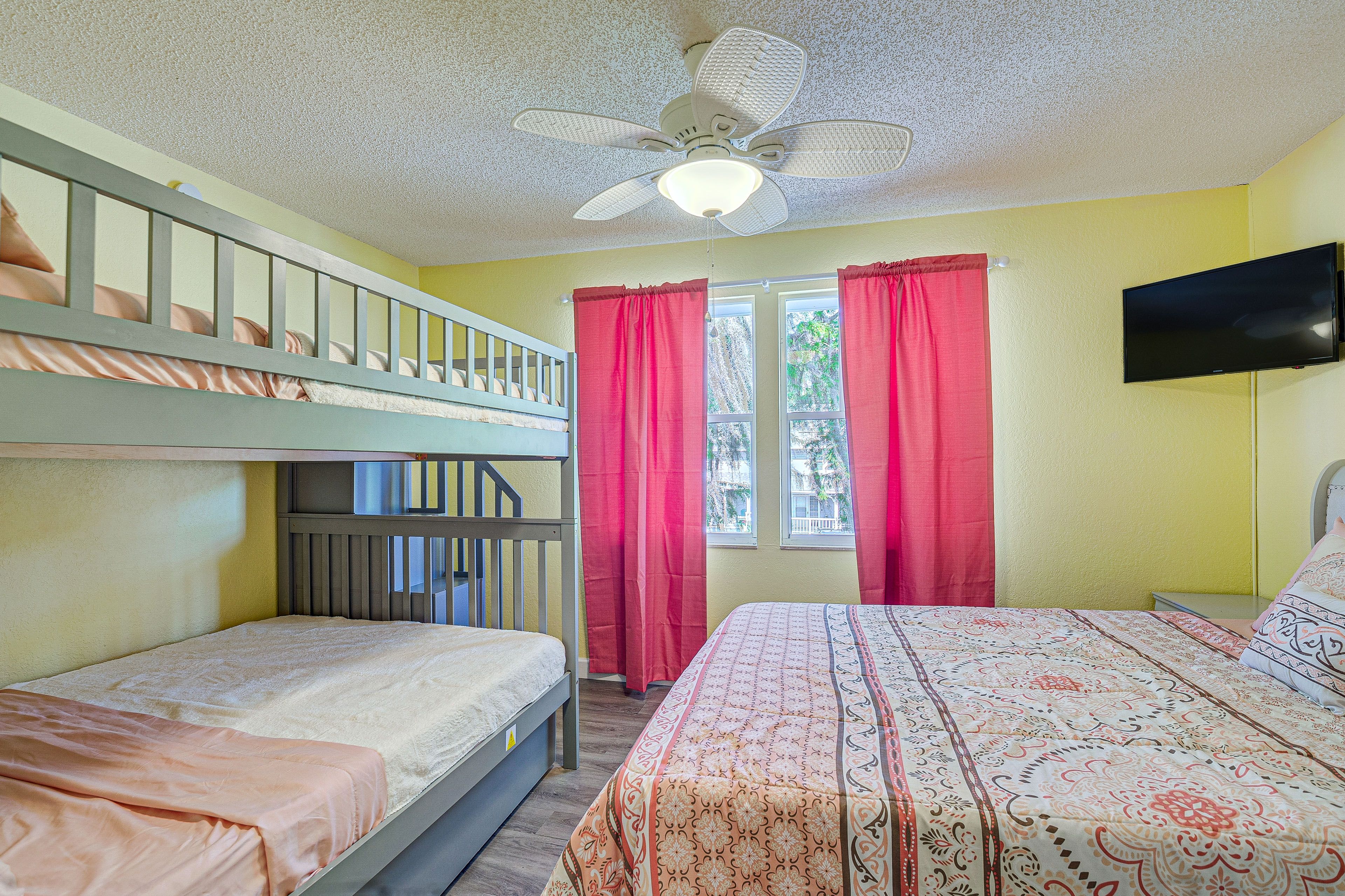 Bedroom 2 | Queen Bed | Full Bunk Bed w/ Full Trundle