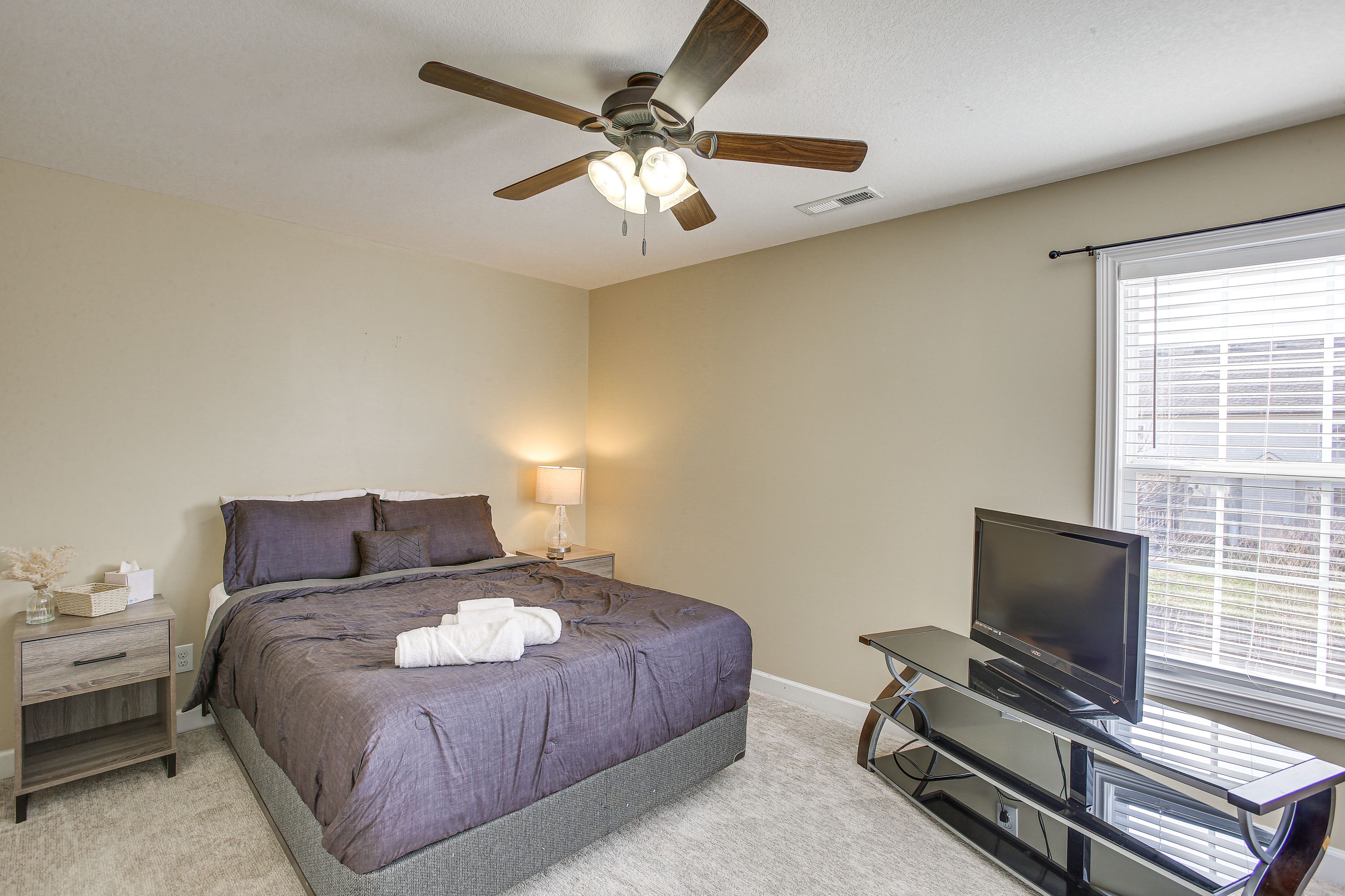 Bedroom 2 | Queen Bed
