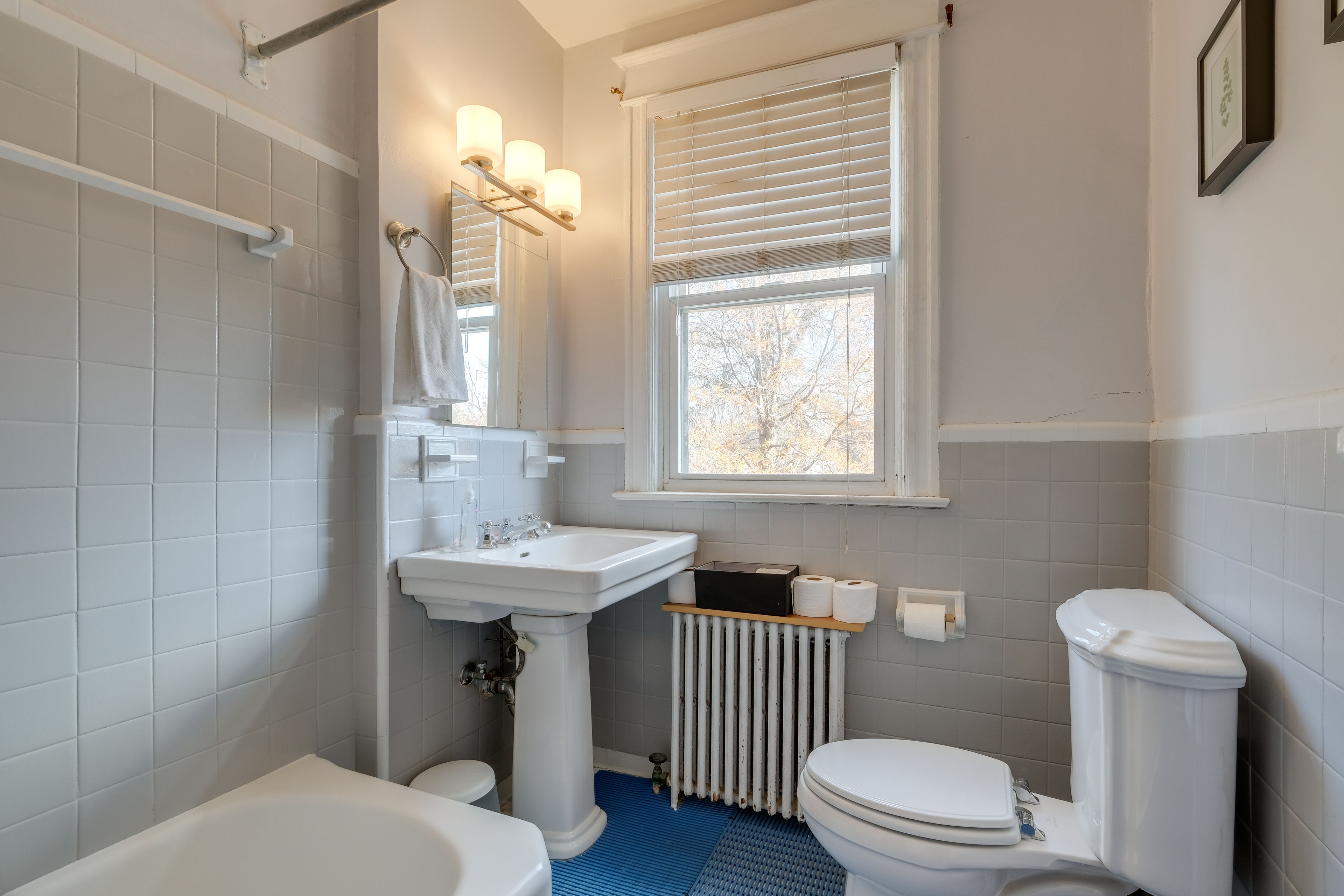 Full Bathroom | Complimentary Toiletries