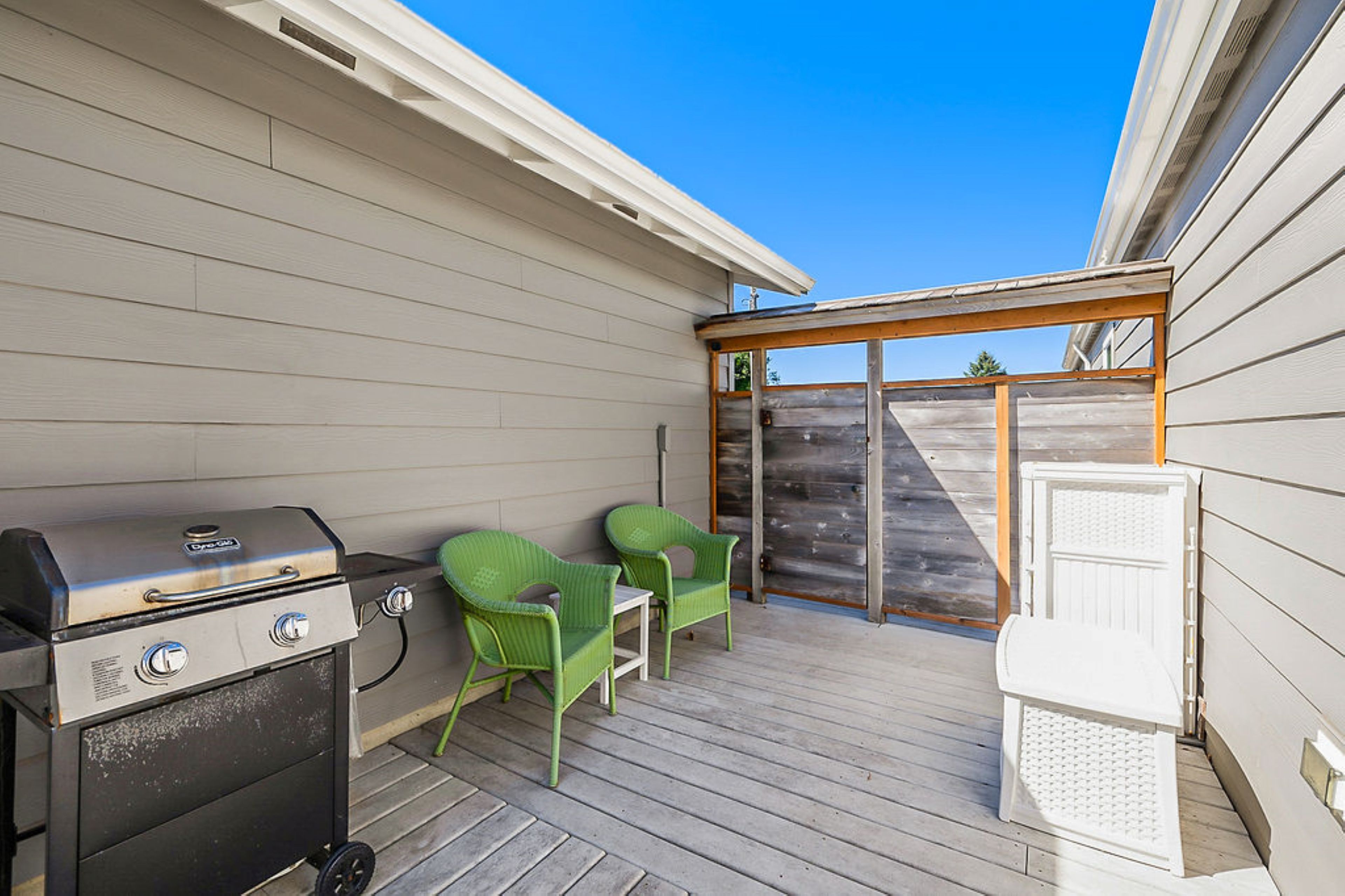Furnished Deck | Gas Grill