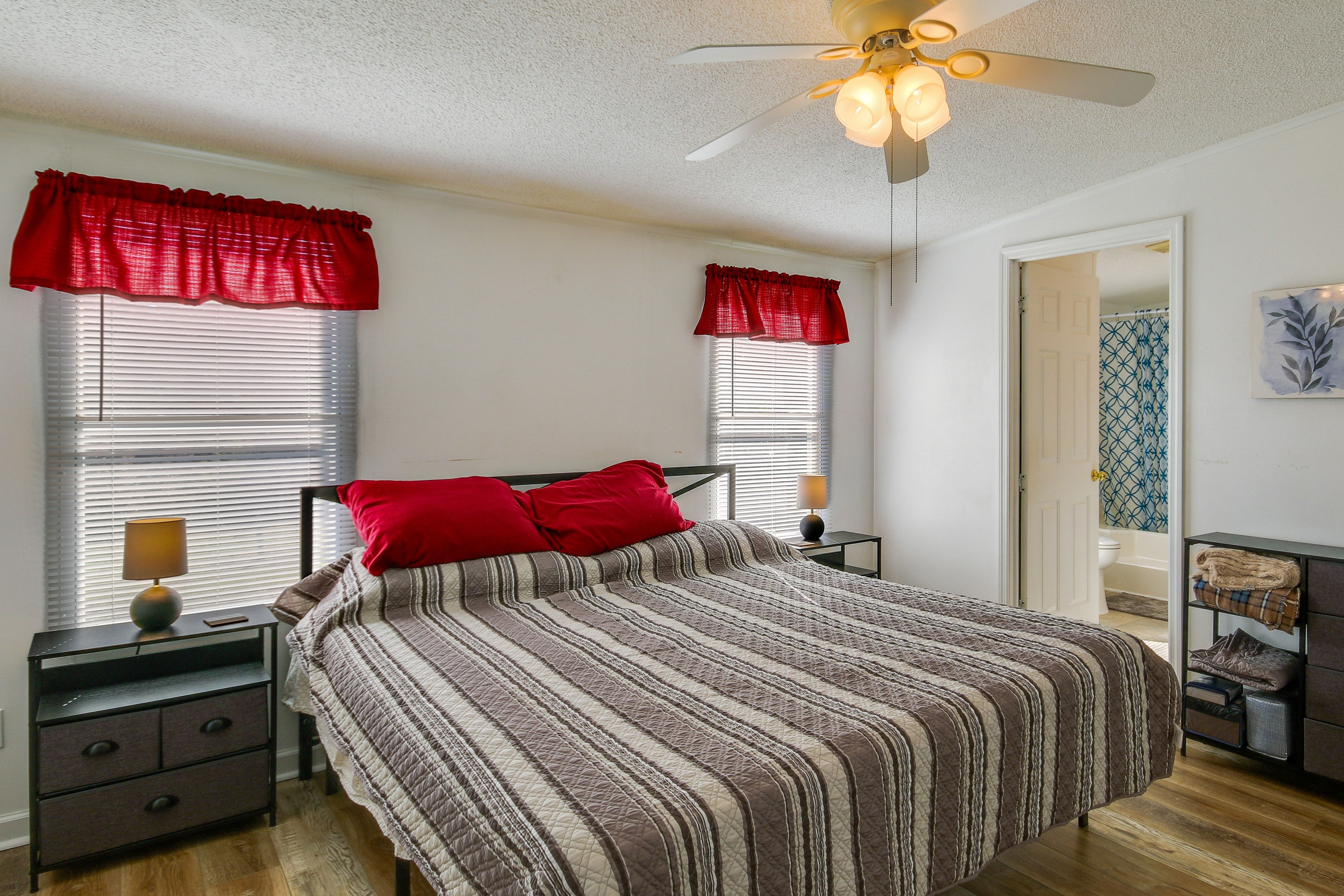 Bedroom 1 | King Bed