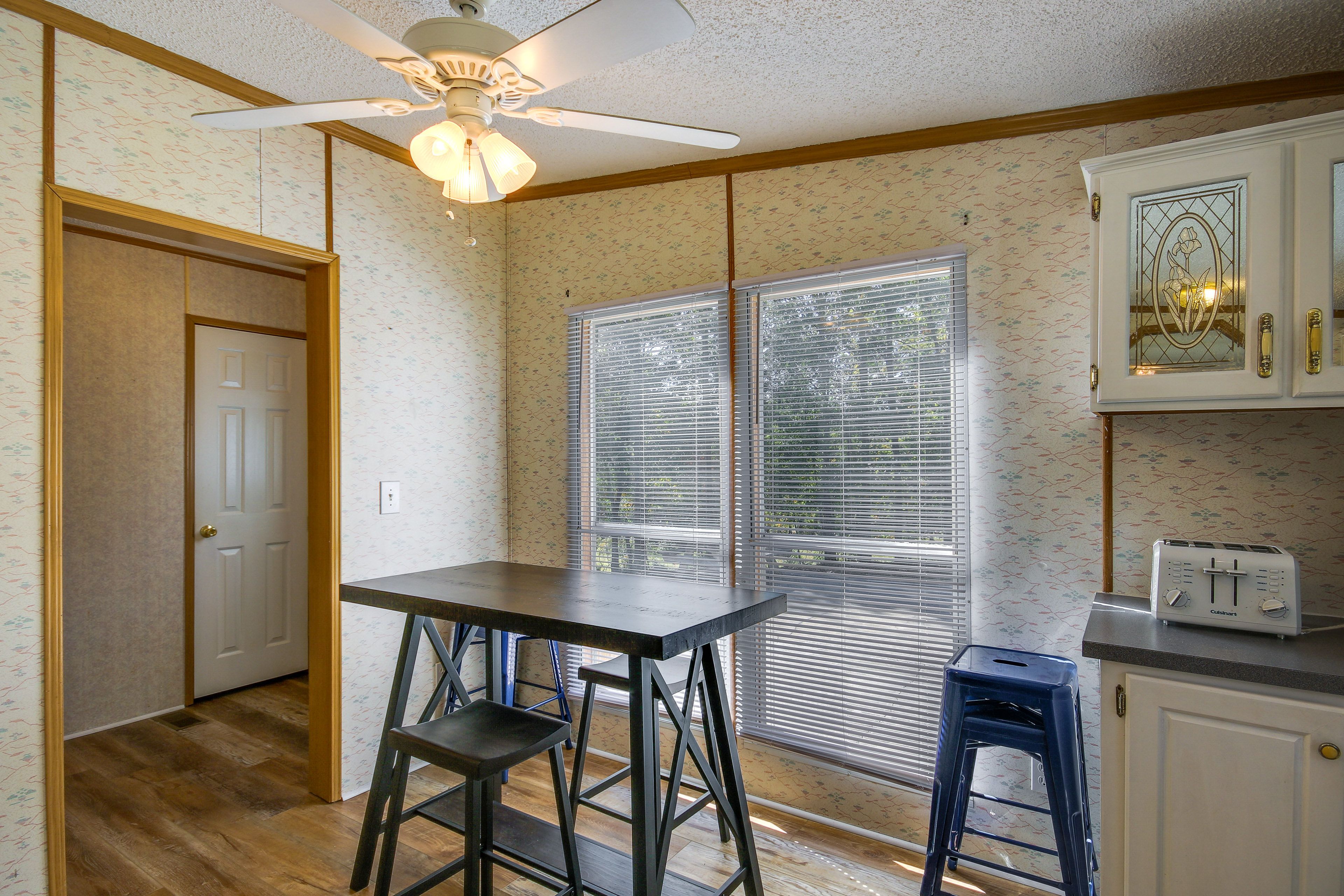 Additional Dining Area