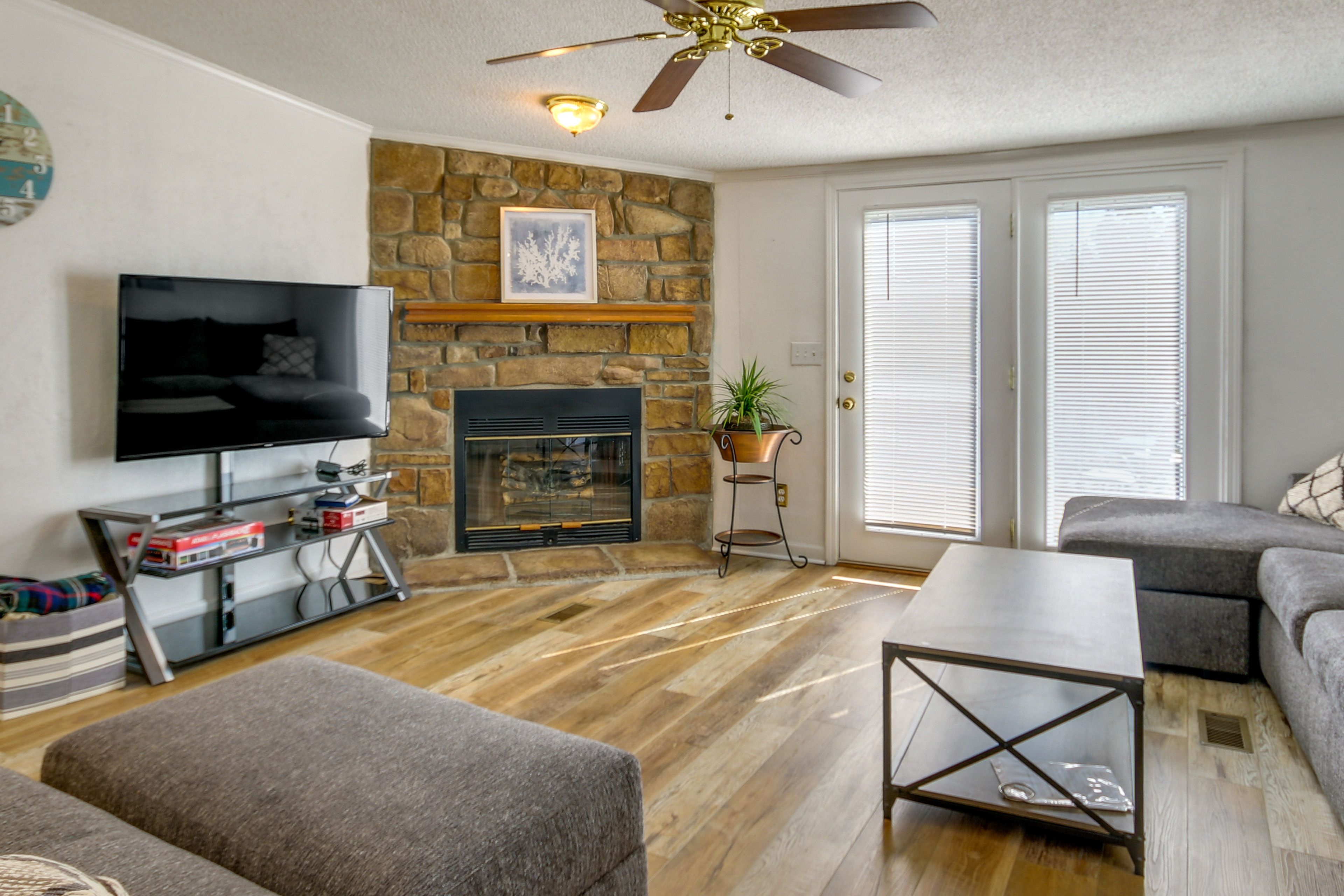 Living Area | Smart TV w/ Cable | Fireplace