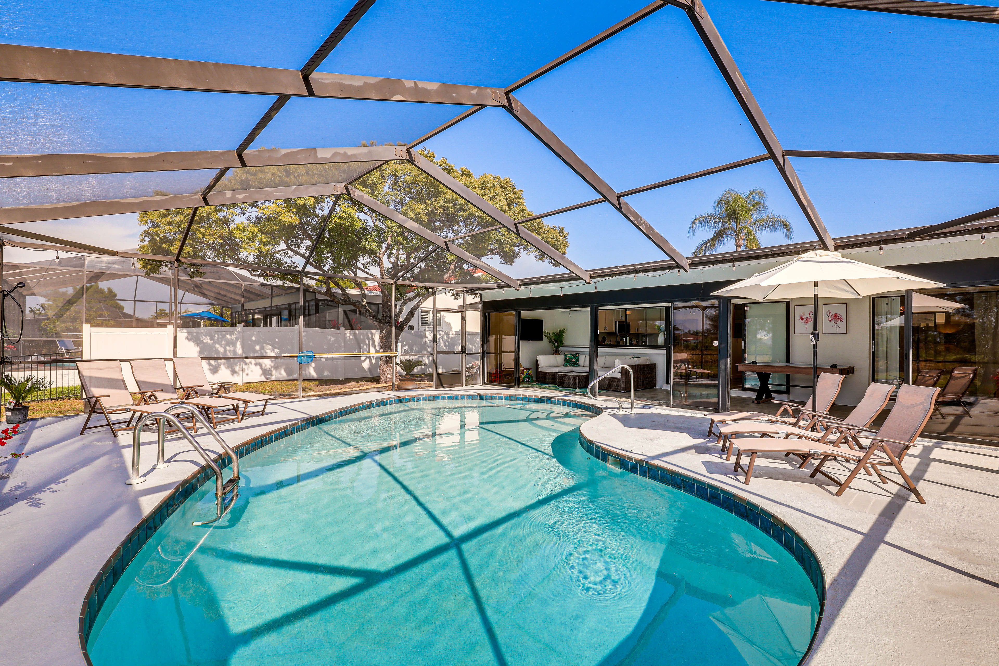 Screened Lanai | Heated Outdoor Pool | Pool Toys