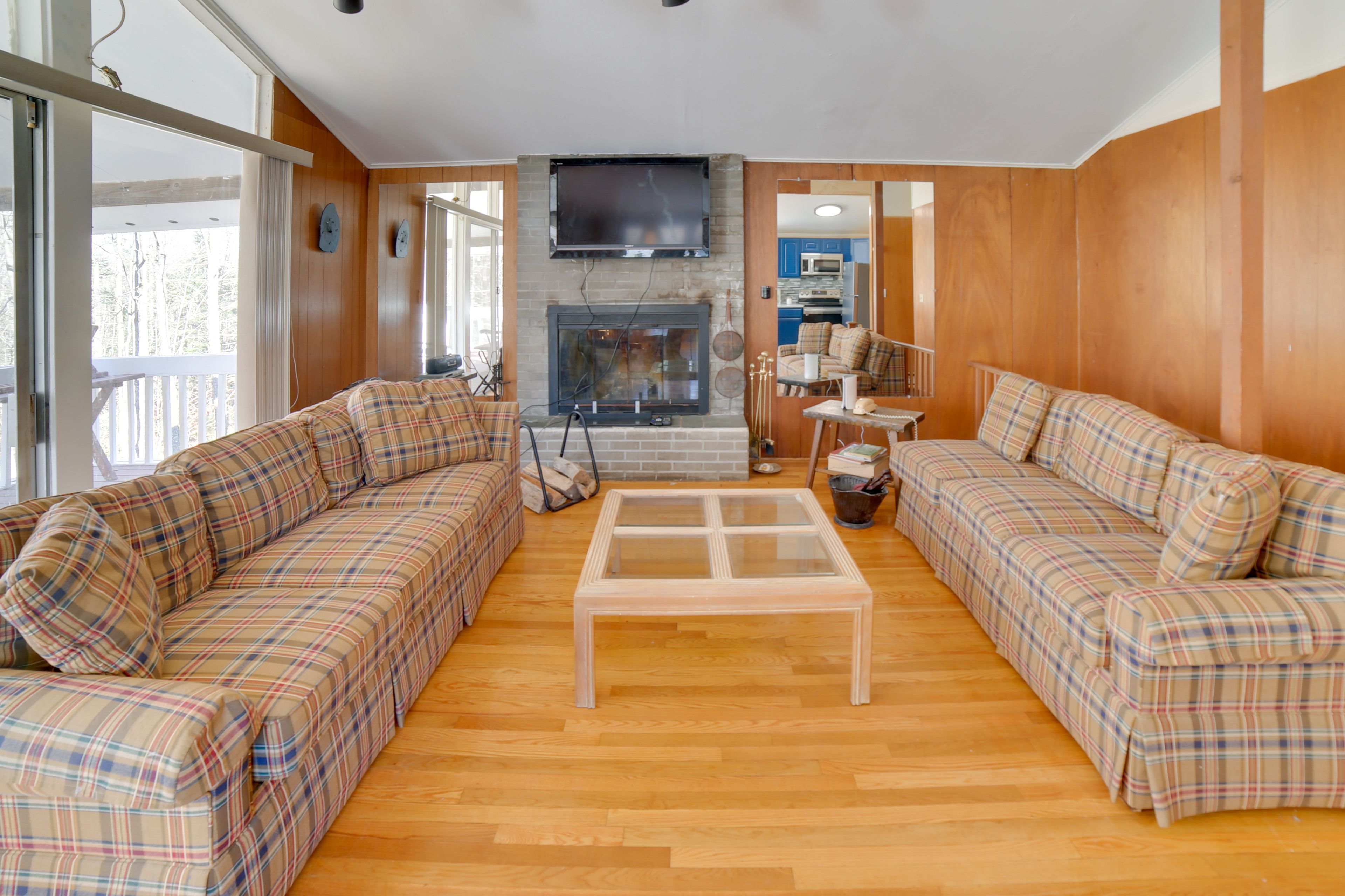 Living Room | Fireplace | Smart TV