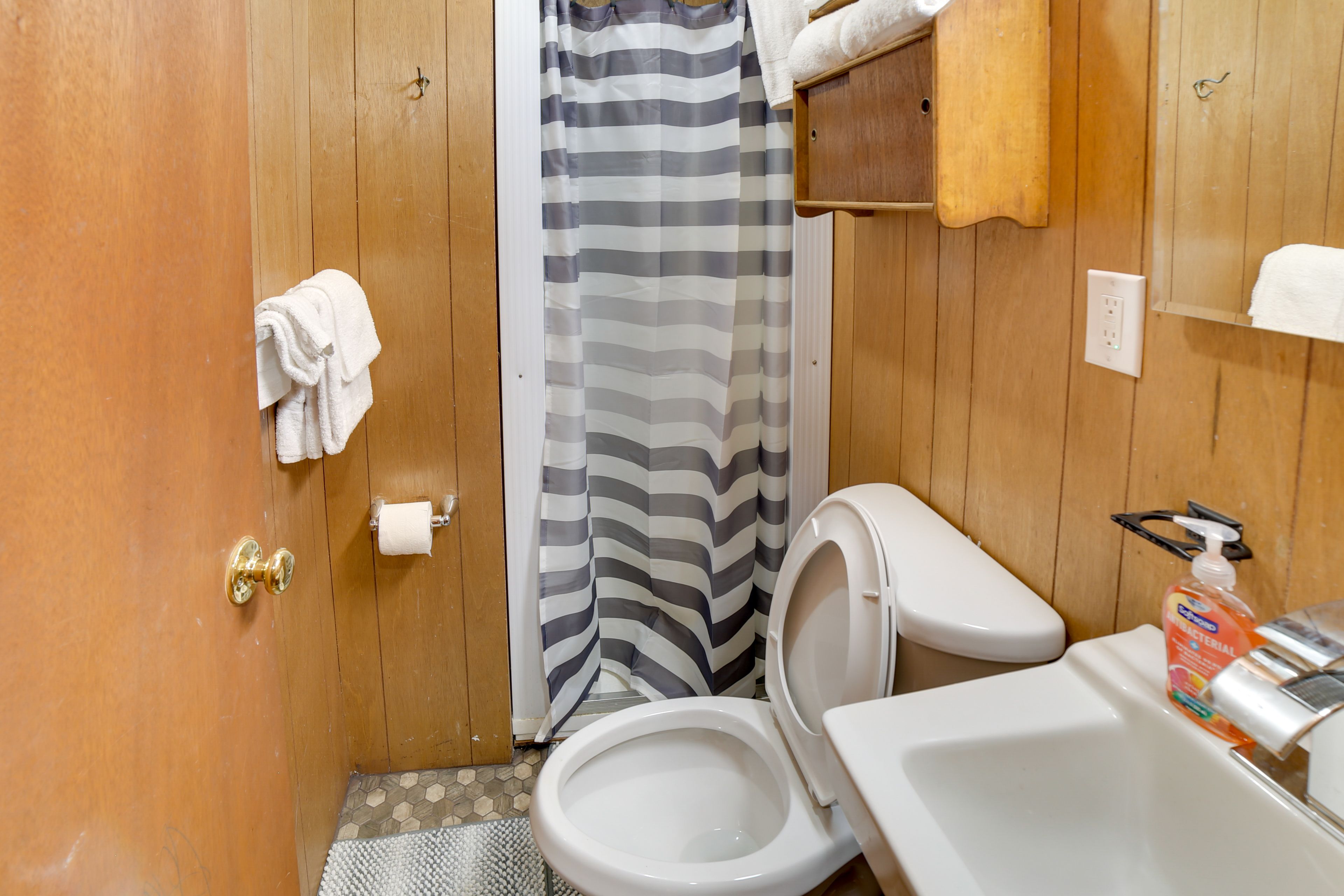 Full Bathroom