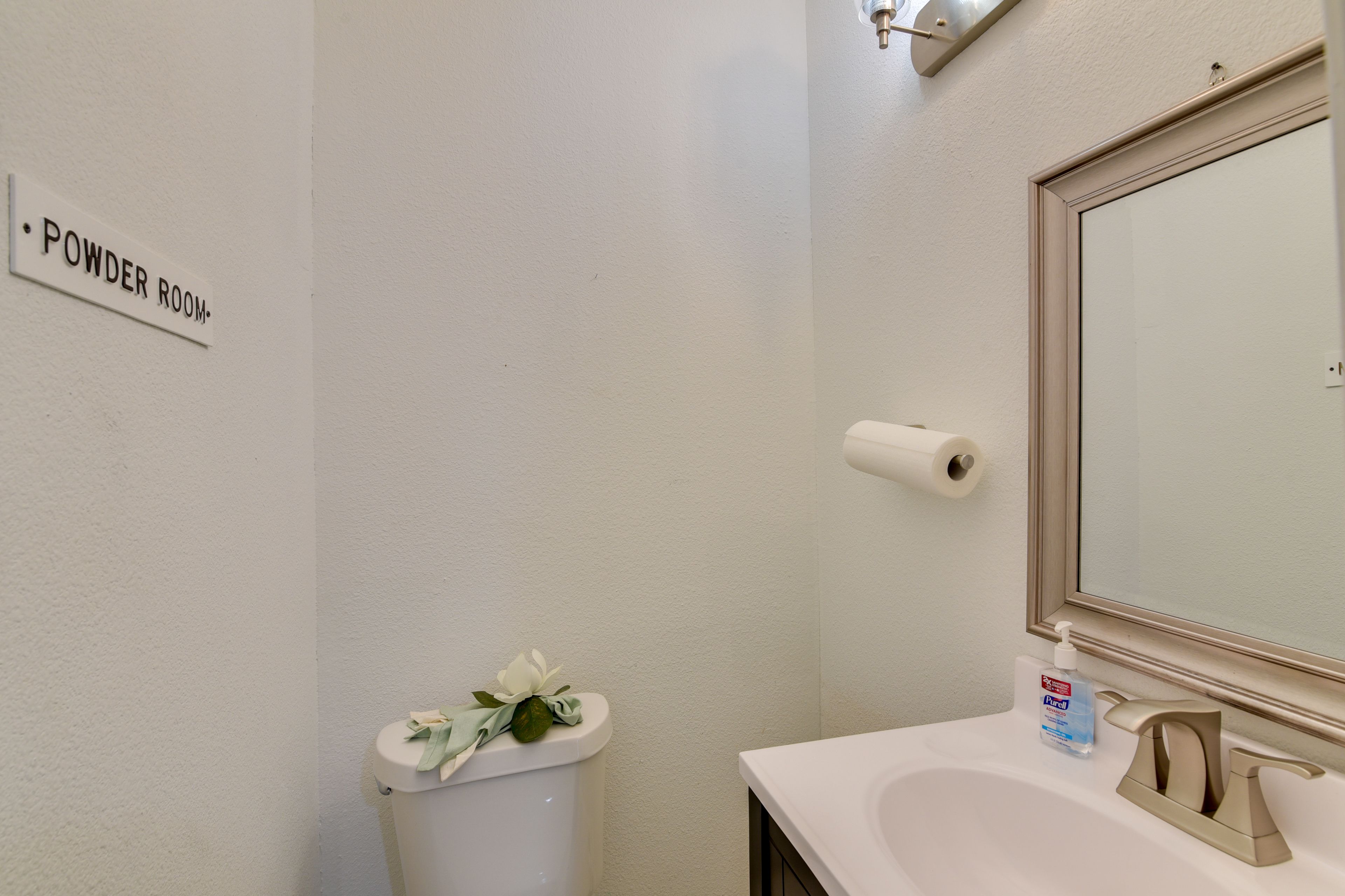 Half Bathroom | 1st Floor