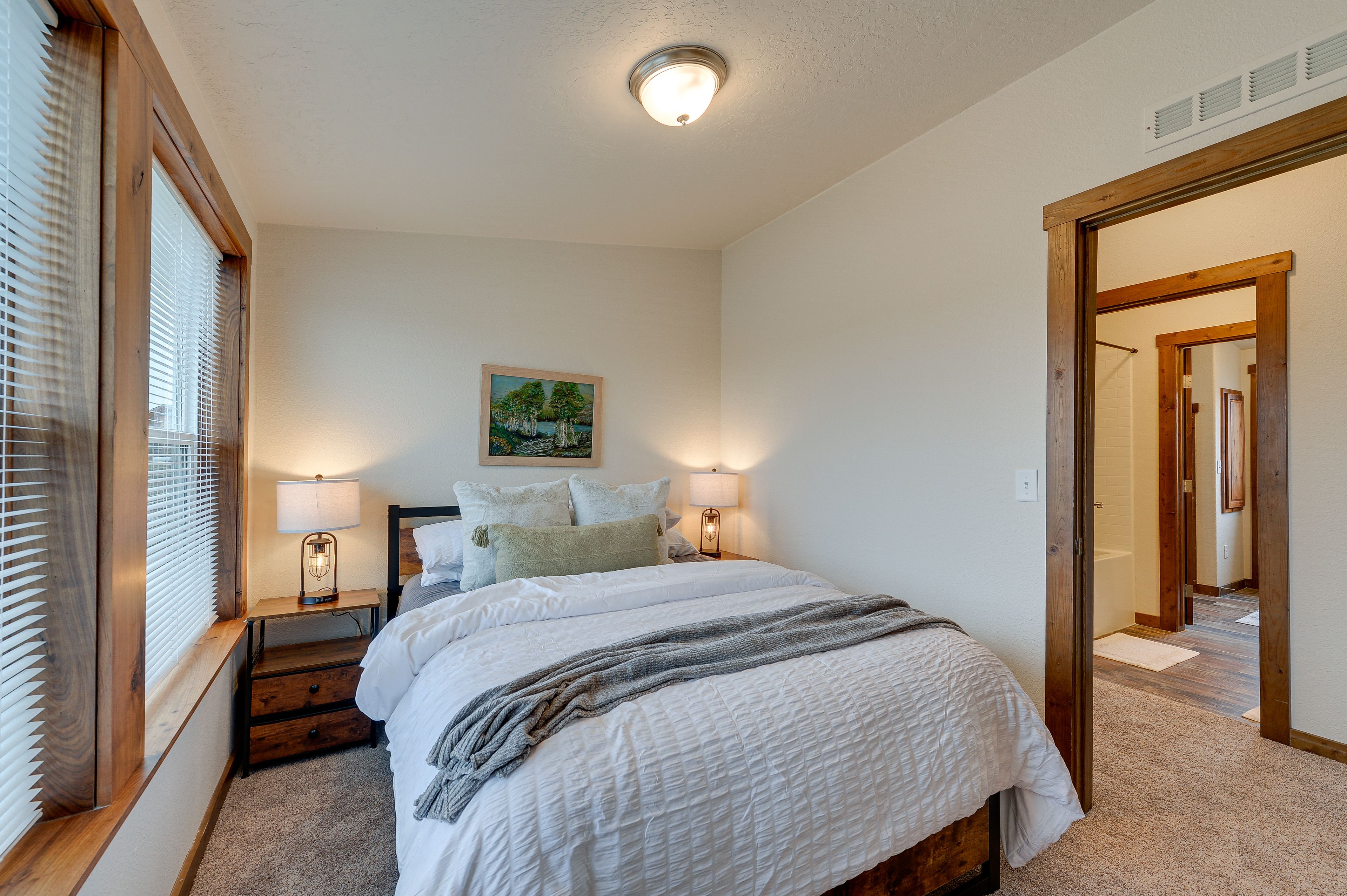 Bedroom 2 | Queen Bed