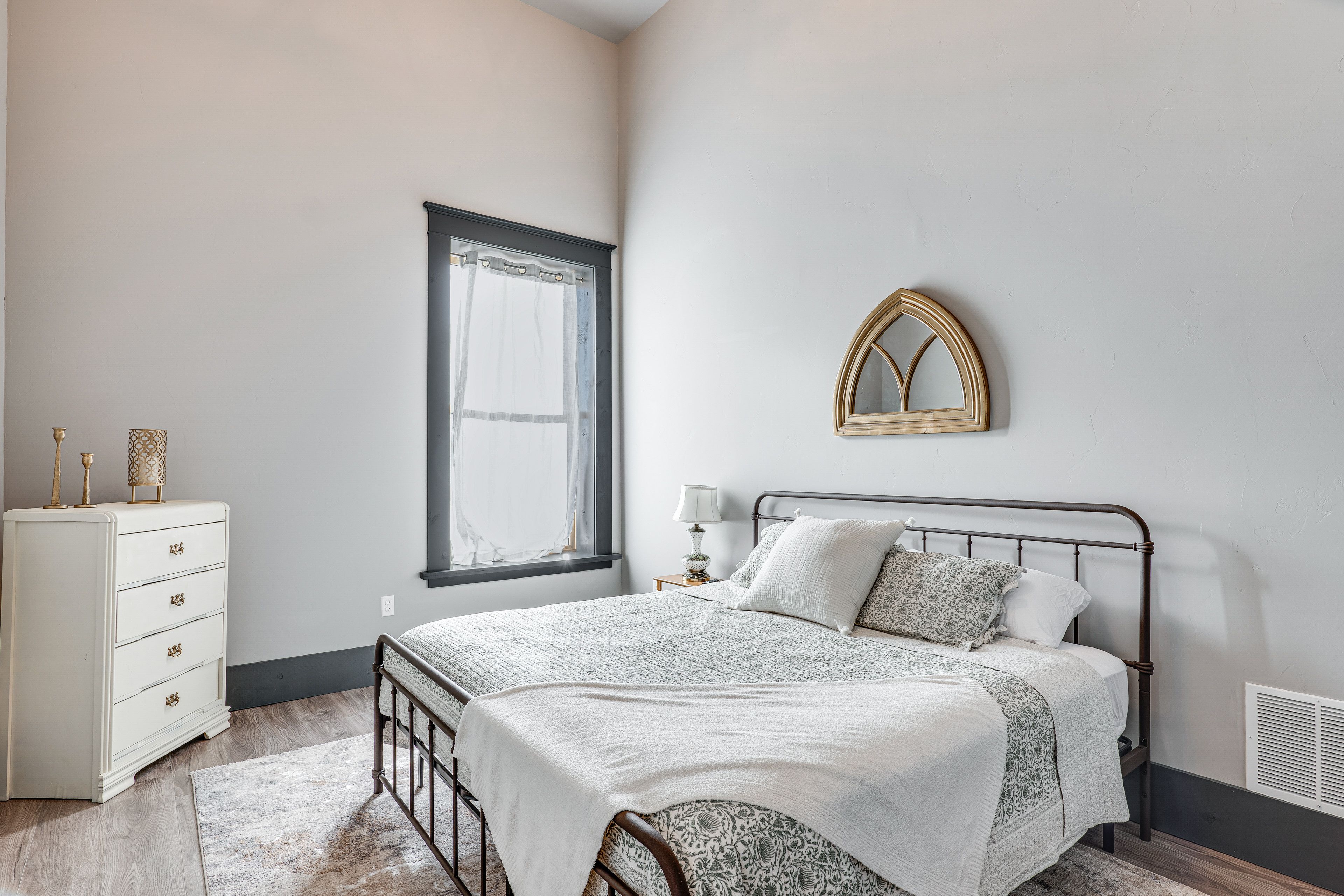 Bedroom 2 | King Bed