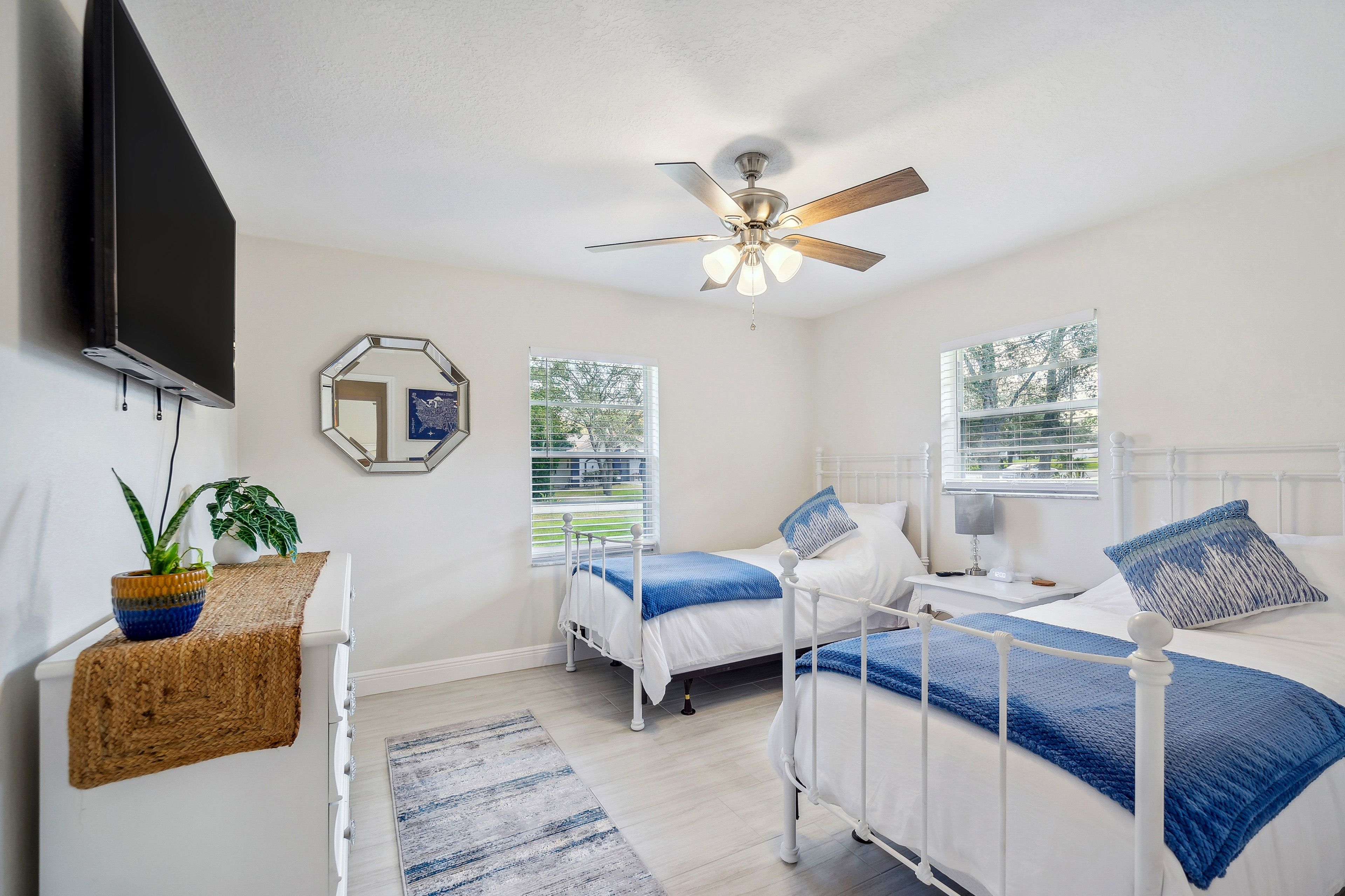 Bedroom 3 | 2 Twin XL Beds | Casper Nova Mattresses