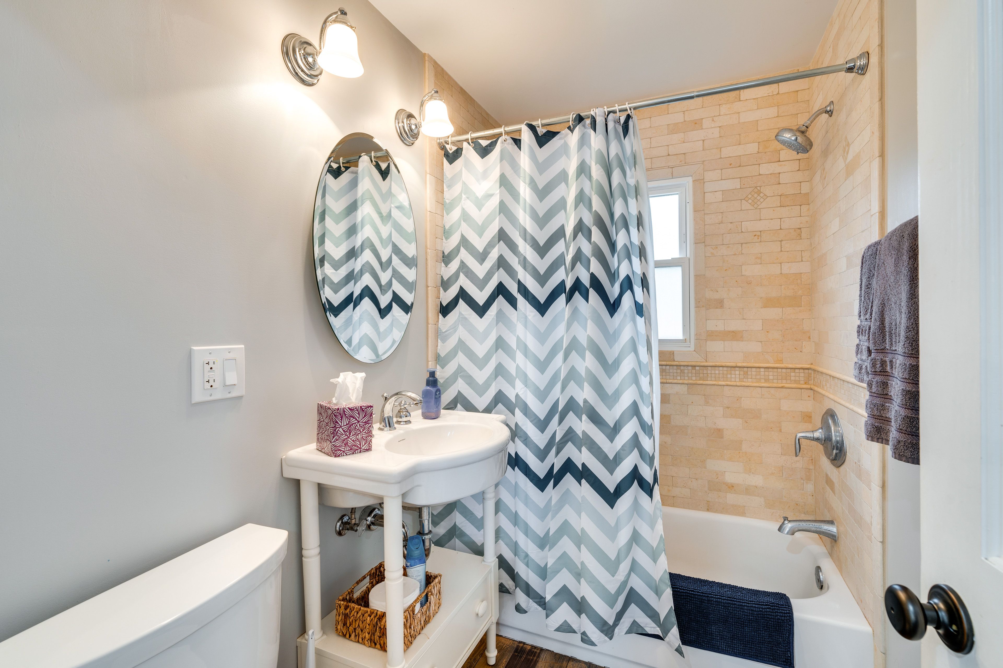 Full Bathroom