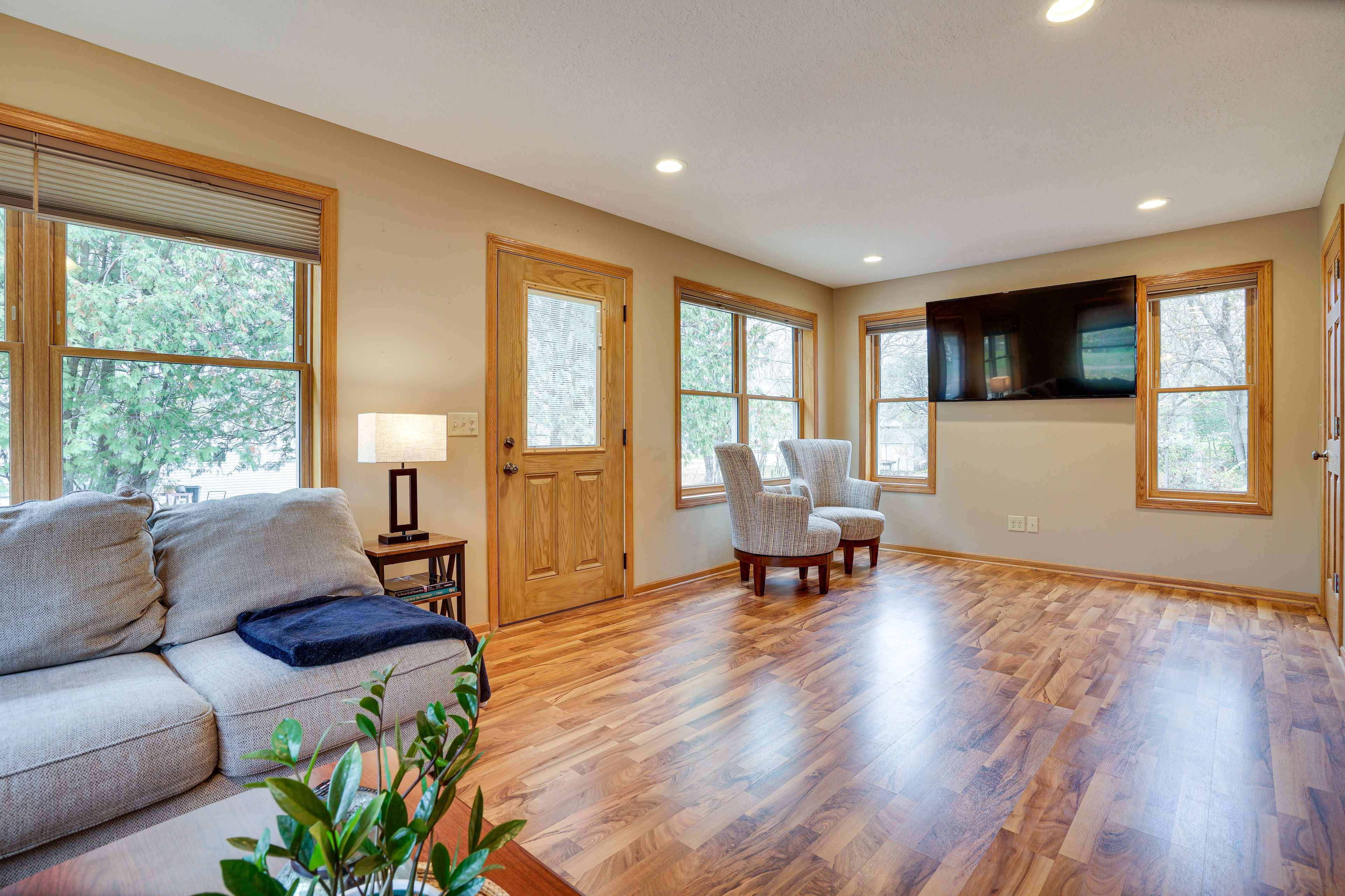 Living Room | 1st Floor | Smart TV | Free WiFi | Central A/C