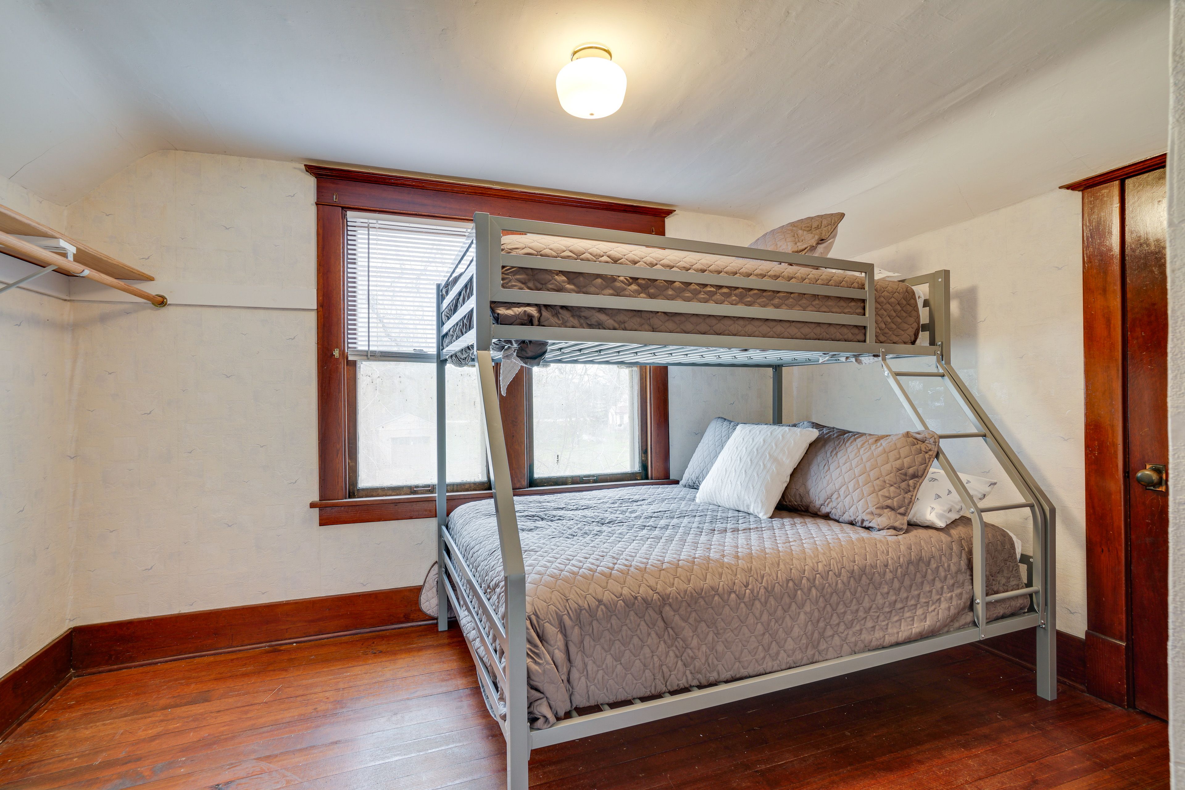 Bedroom 4 | Twin/Full Bunk Bed
