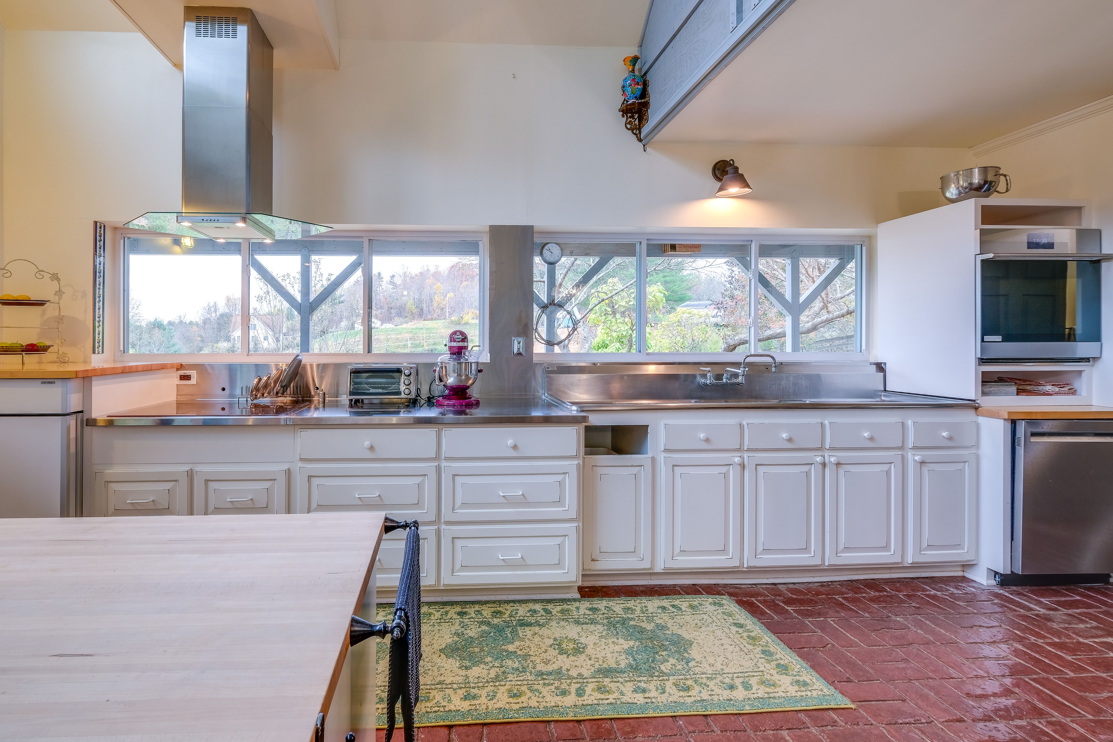 Kitchen | Cooking Basics | Coffee Maker | Paper Towels/Trash Bags Provided