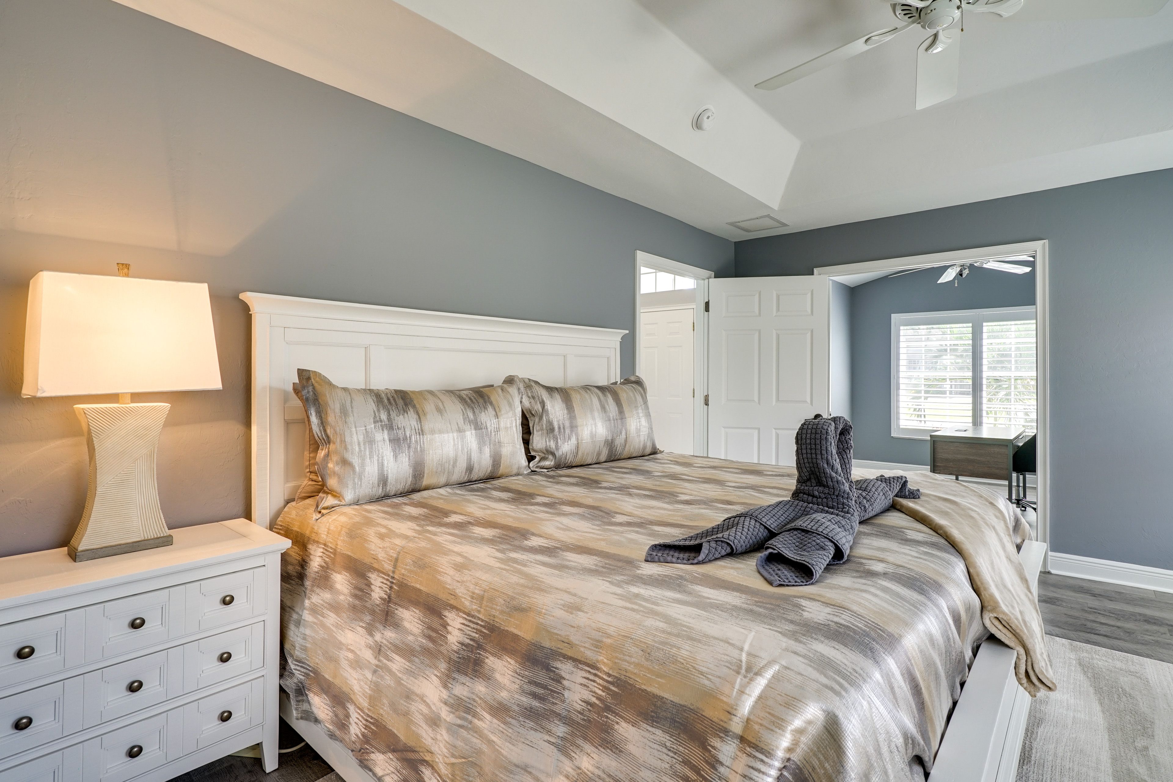 Bedroom 1 | King Bed | Smart TV