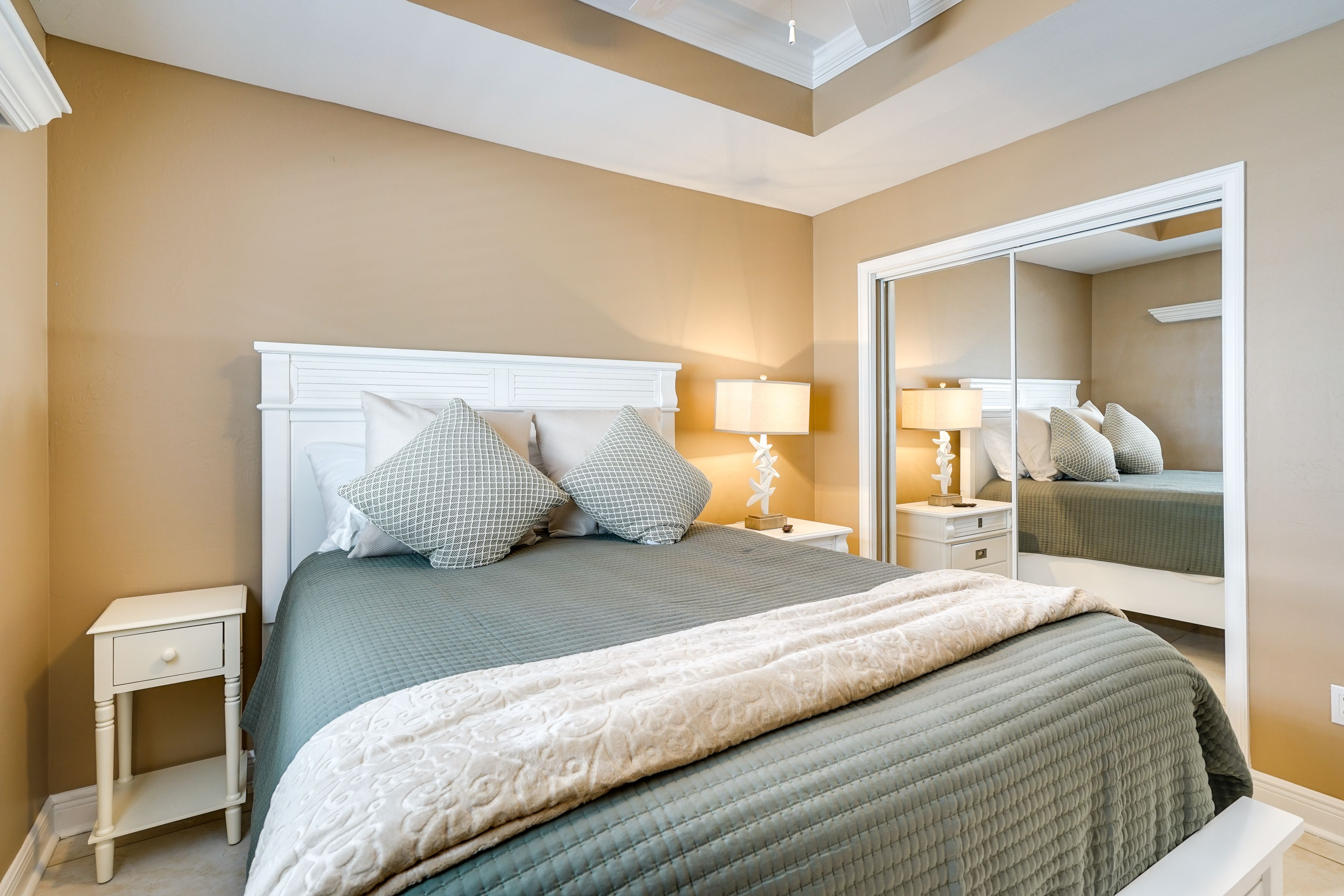 Bedroom 2 | Queen Bed | Smart TV