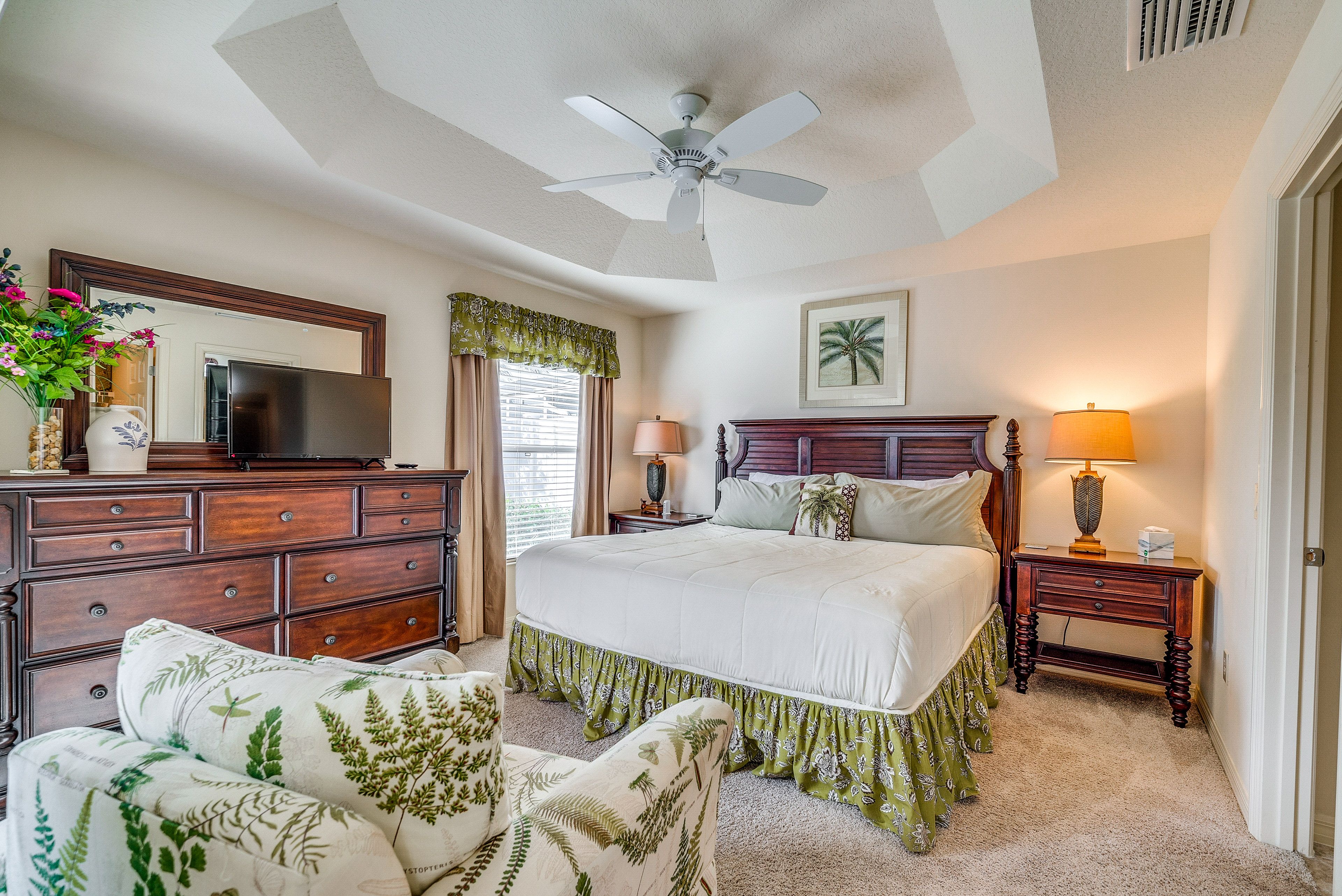 Bedroom 1 | King Bed
