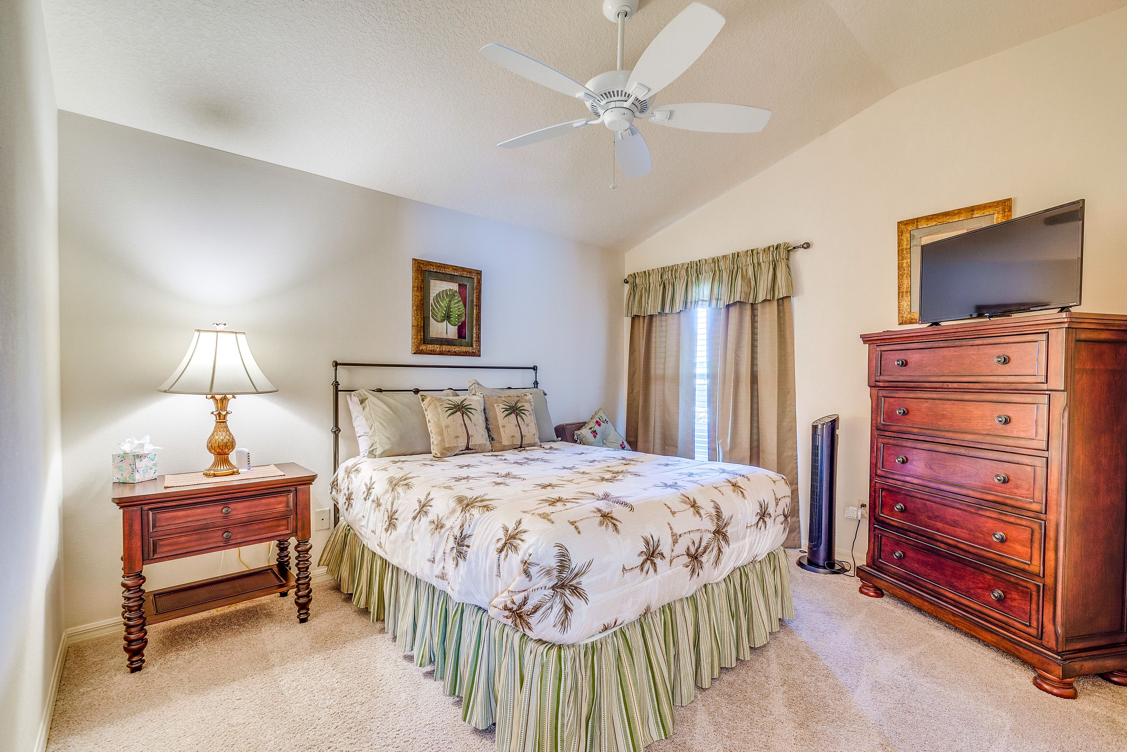 Bedroom 2 | Queen Bed
