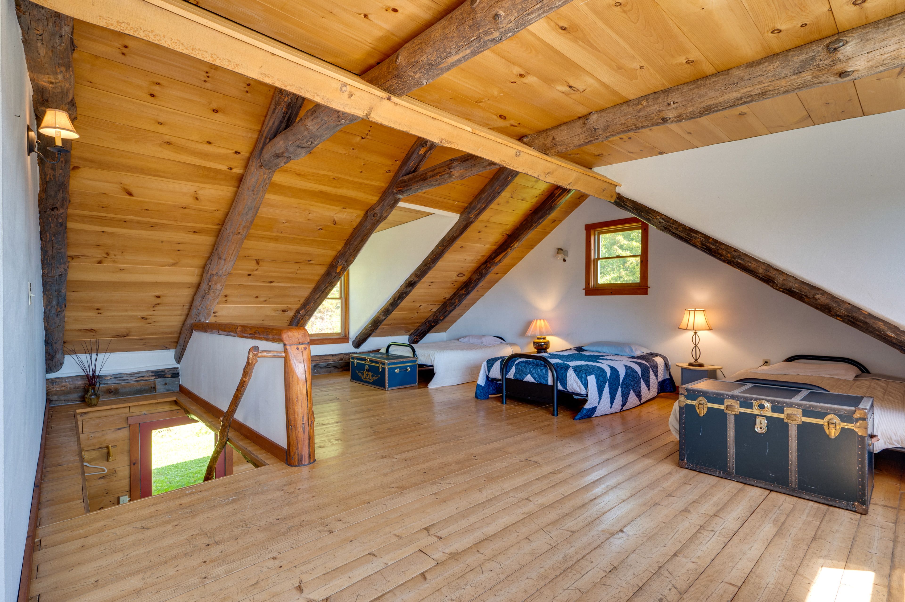 Bedroom 2 (Loft) | 3 Twin Beds | 2nd Floor | Desk | Games