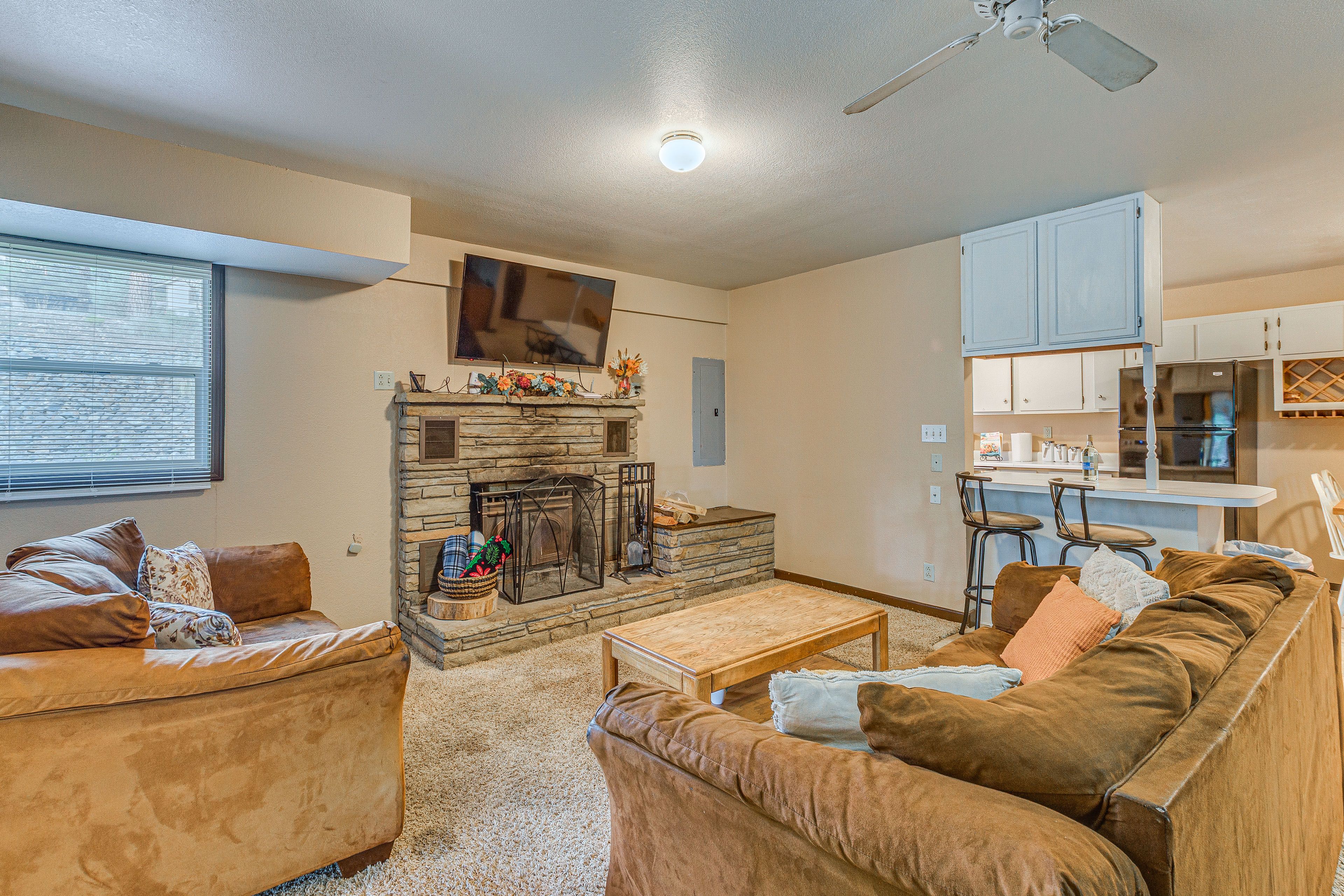 Ruidoso Vacation Rental | 4BR | 2.5BA | Stairs Required | 1,320 Sq Ft