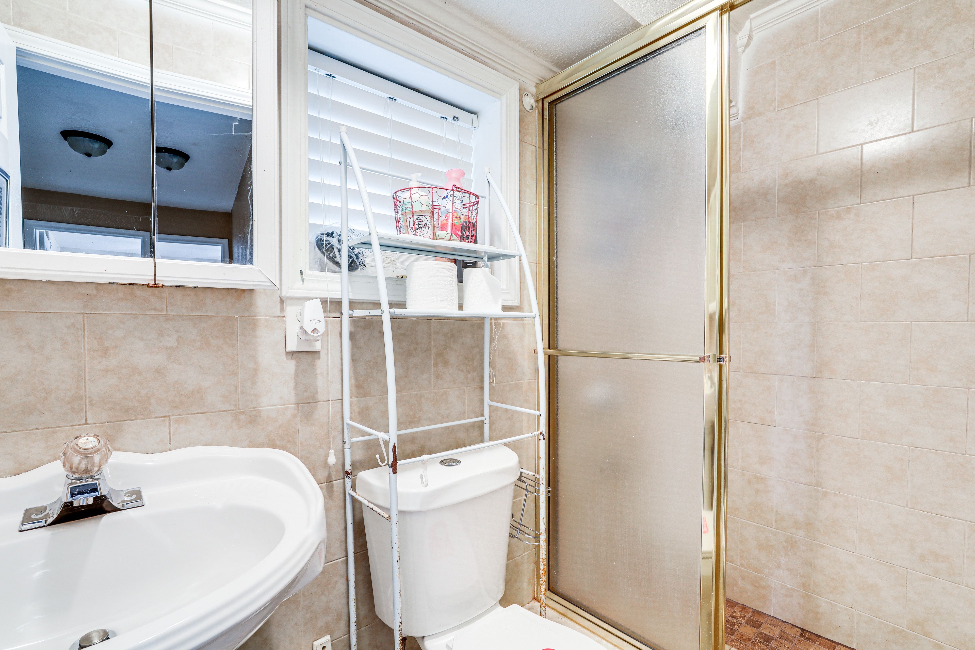 Full Bathroom | Complimentary Toiletries