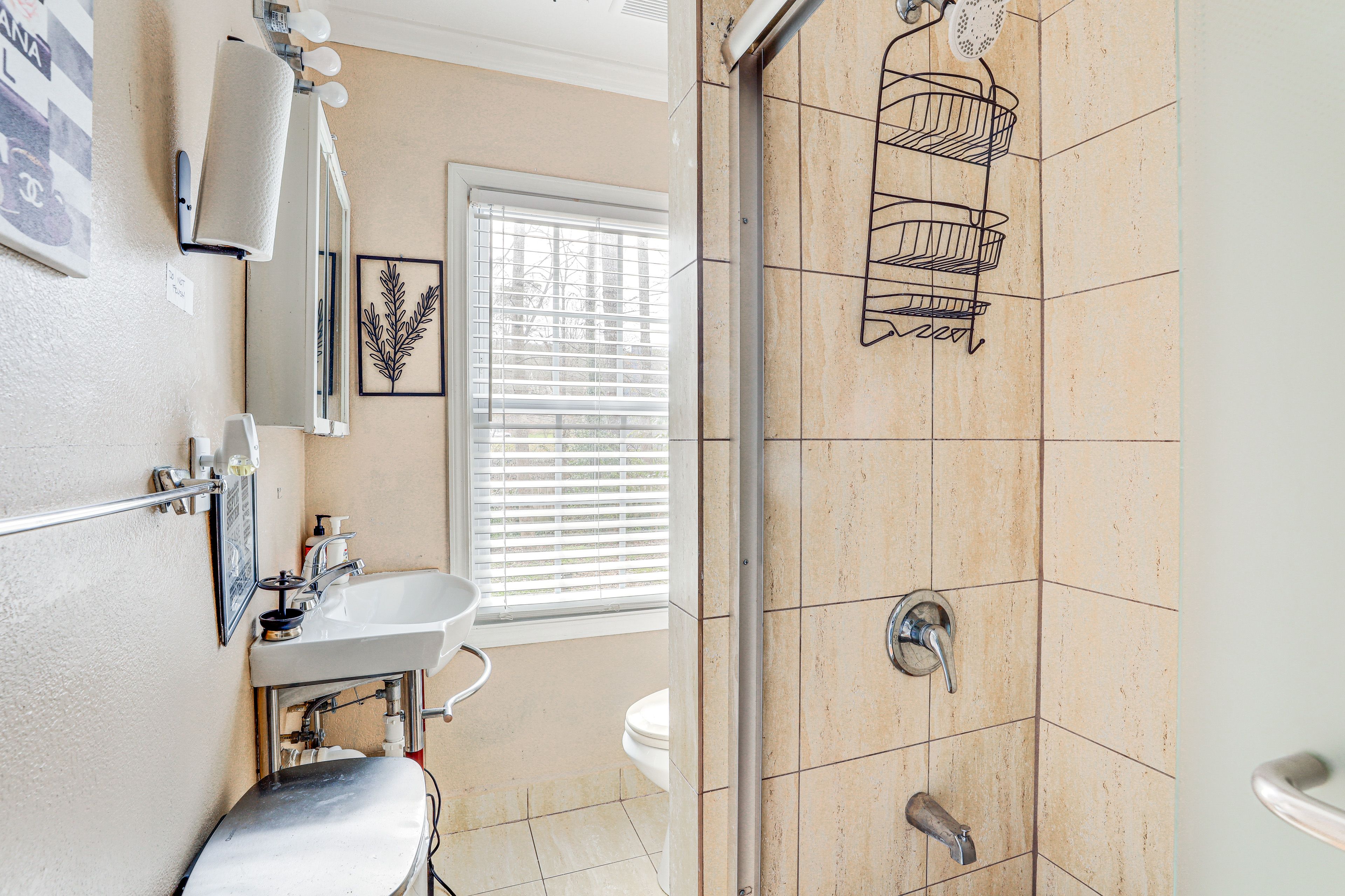 Full Bathroom | Complimentary Toiletries