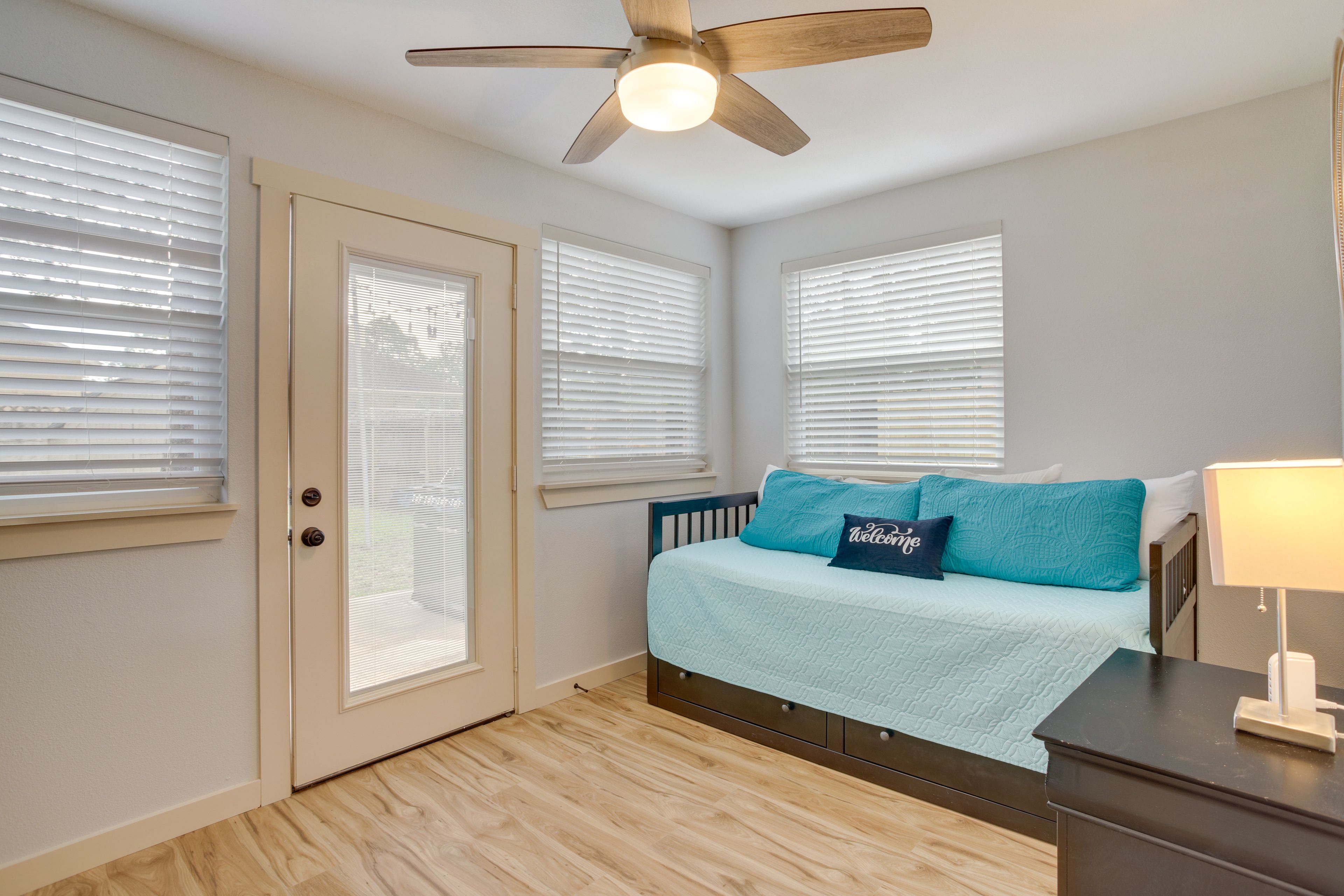 Bedroom 4 | Twin Daybed (Convertible to King Bed) | Smart TV