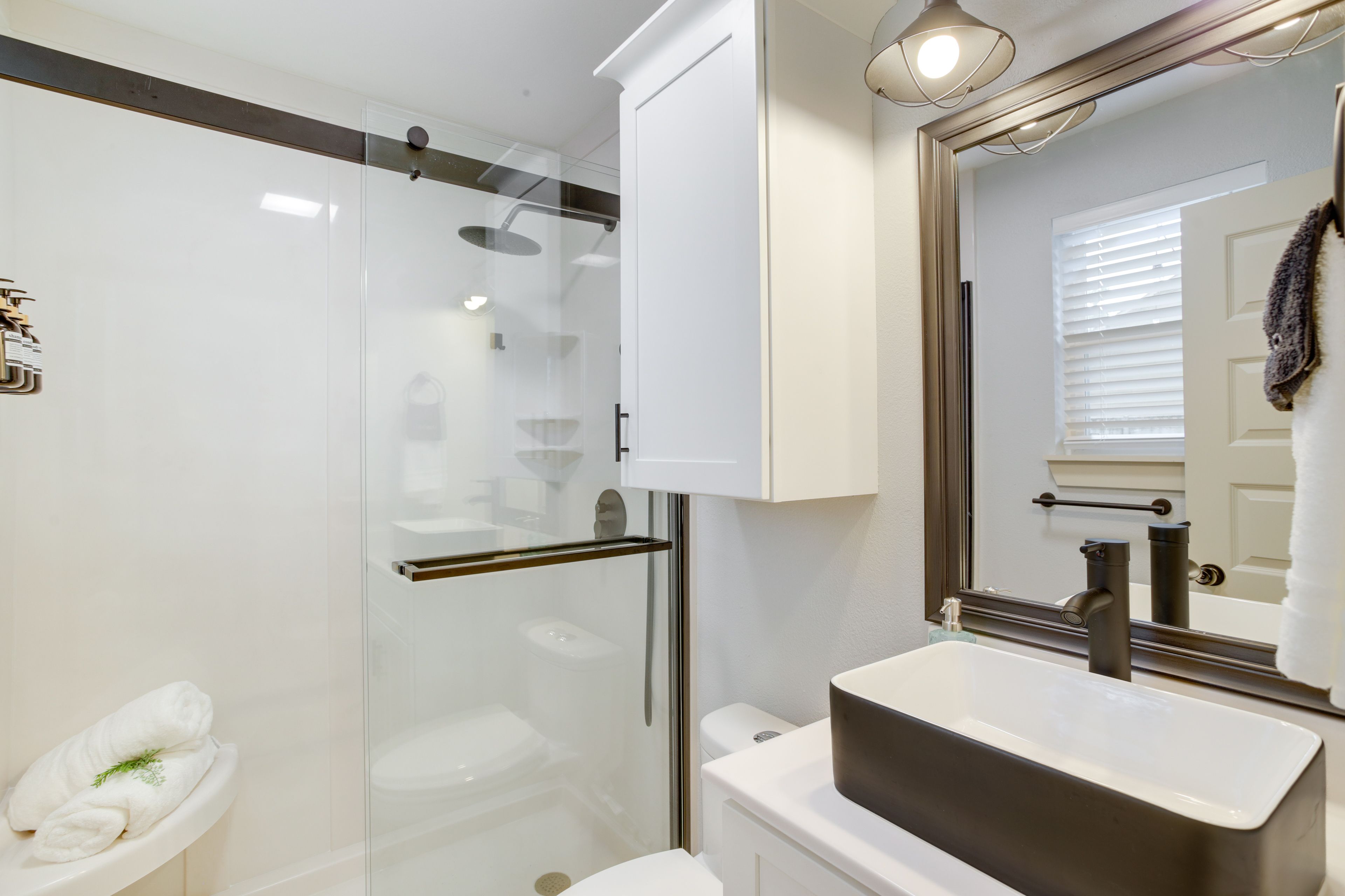 En-Suite Bathroom | Complimentary Toiletries | Hair Dryer | Towels Provided