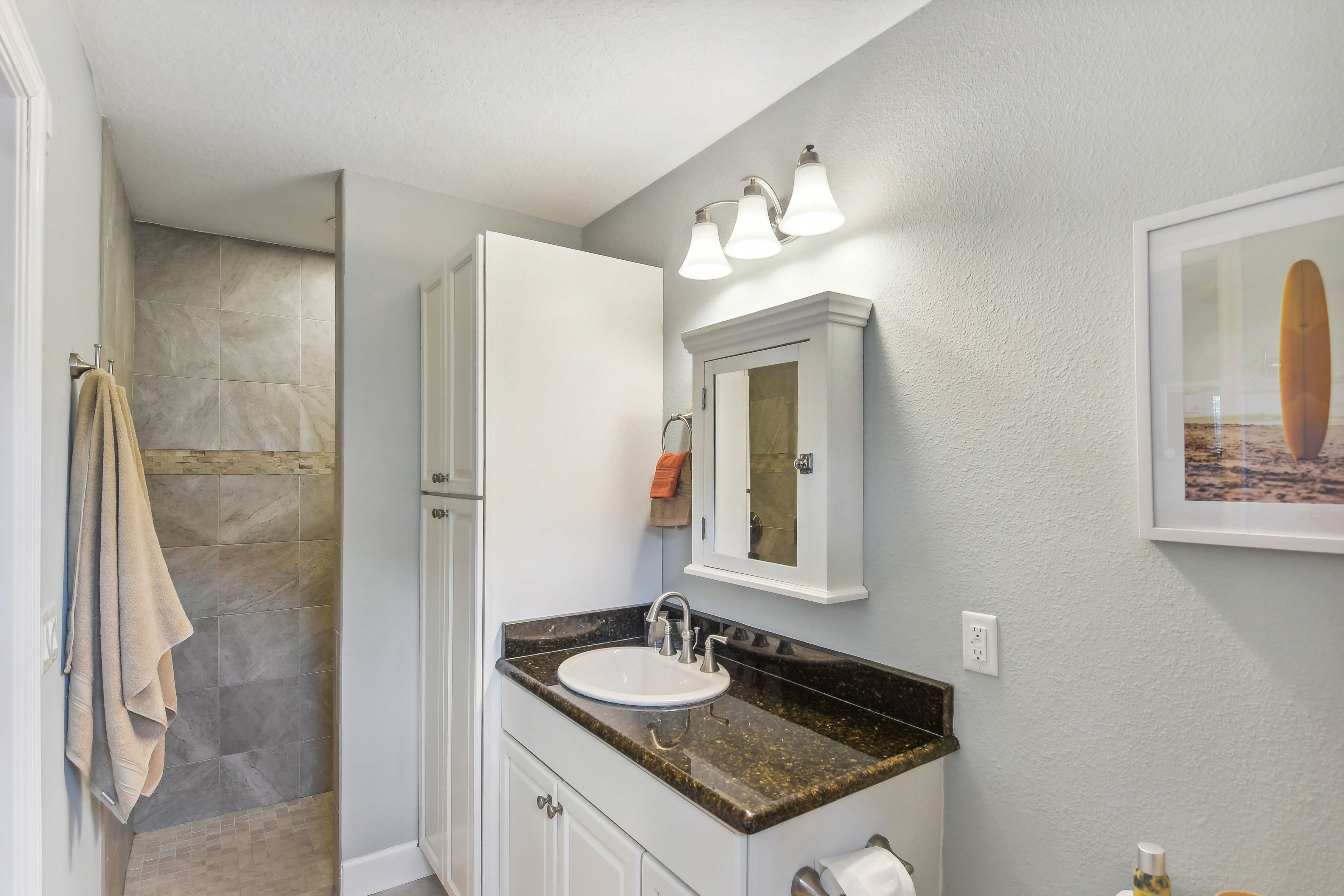 Full Bathroom | Towels Provided | Complimentary Toiletries | Hair Dryer