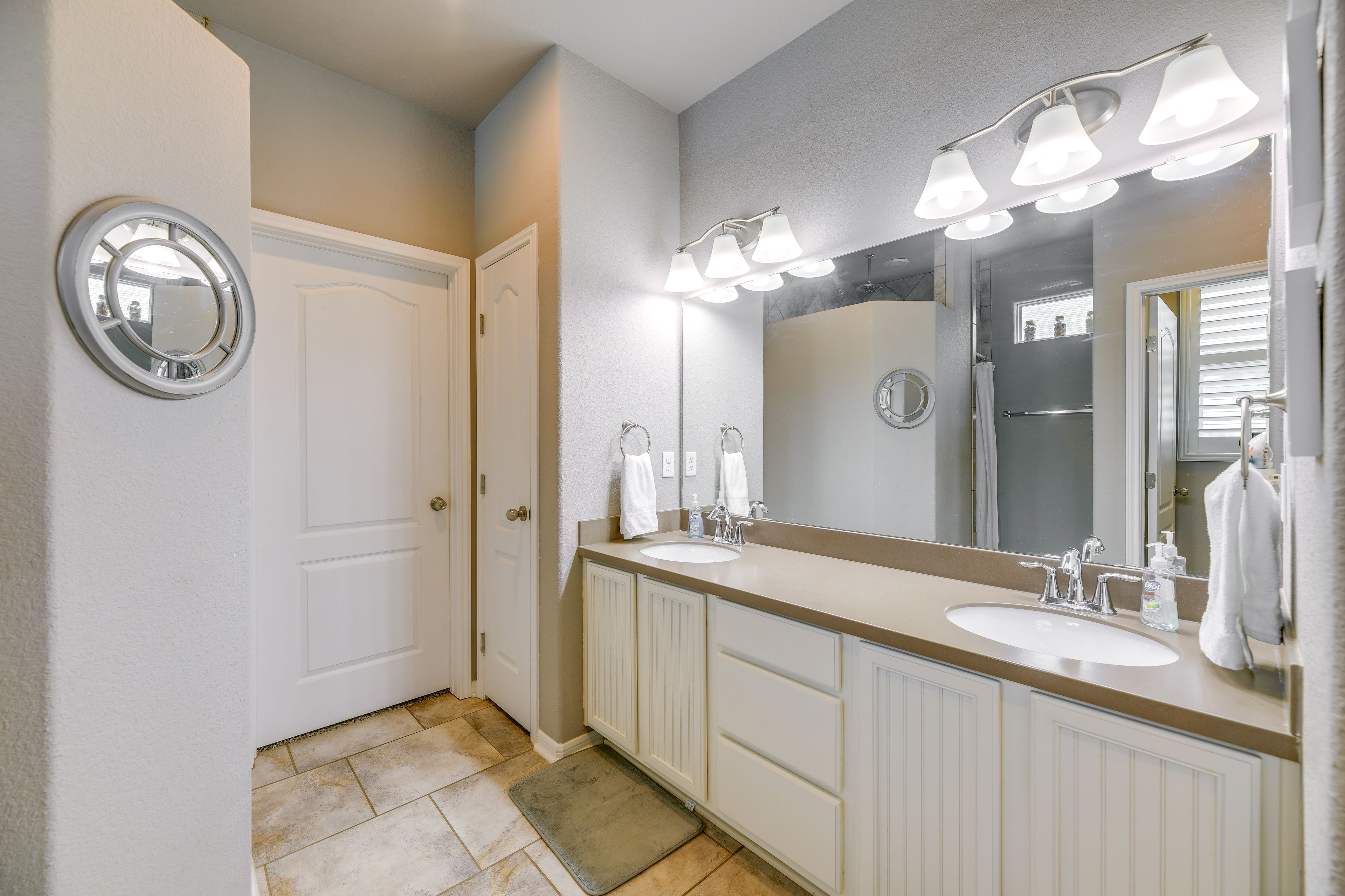 Bathroom | Complimentary Toiletries | Towels Provided
