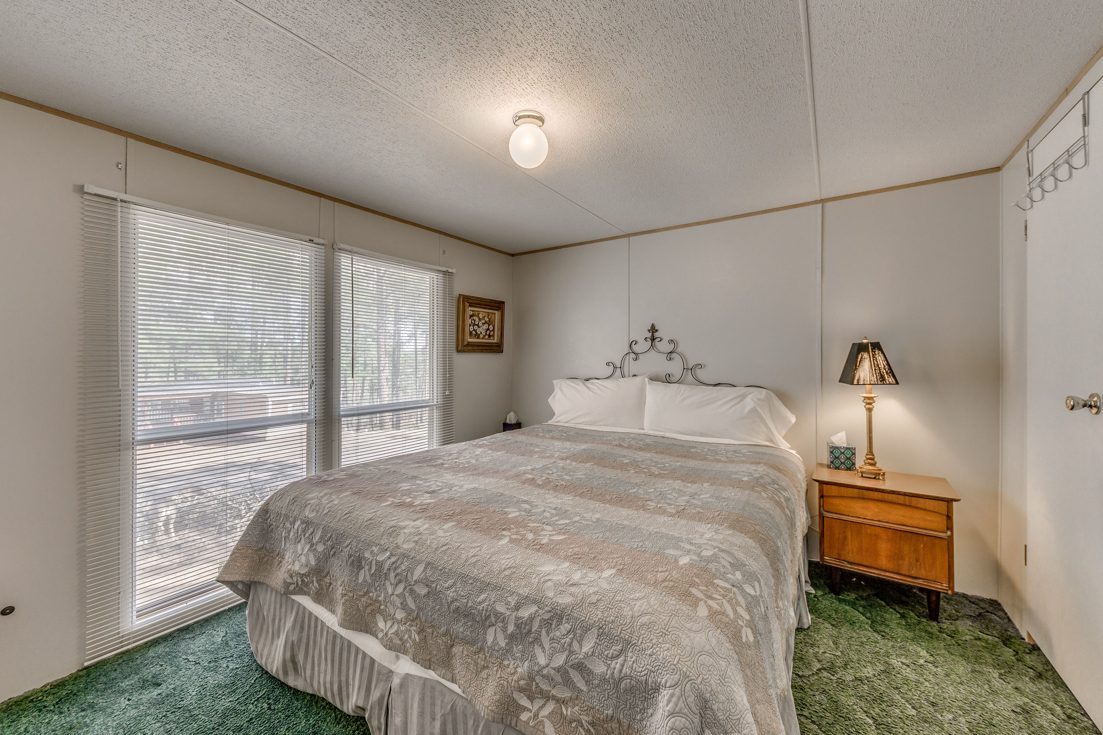Bedroom 2 | King Bed | Hangers