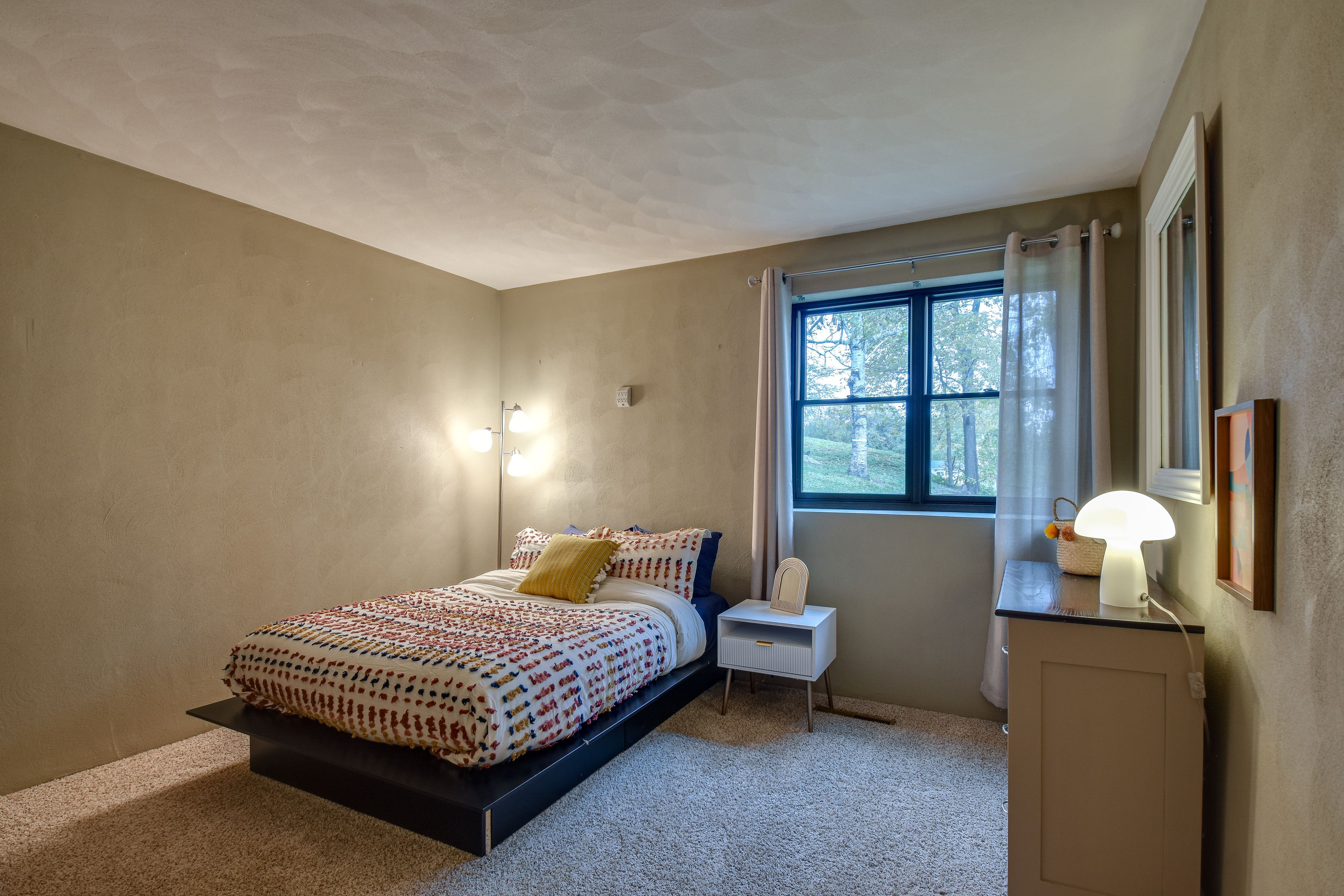 Bedroom 2 | 2nd Floor | Queen Bed