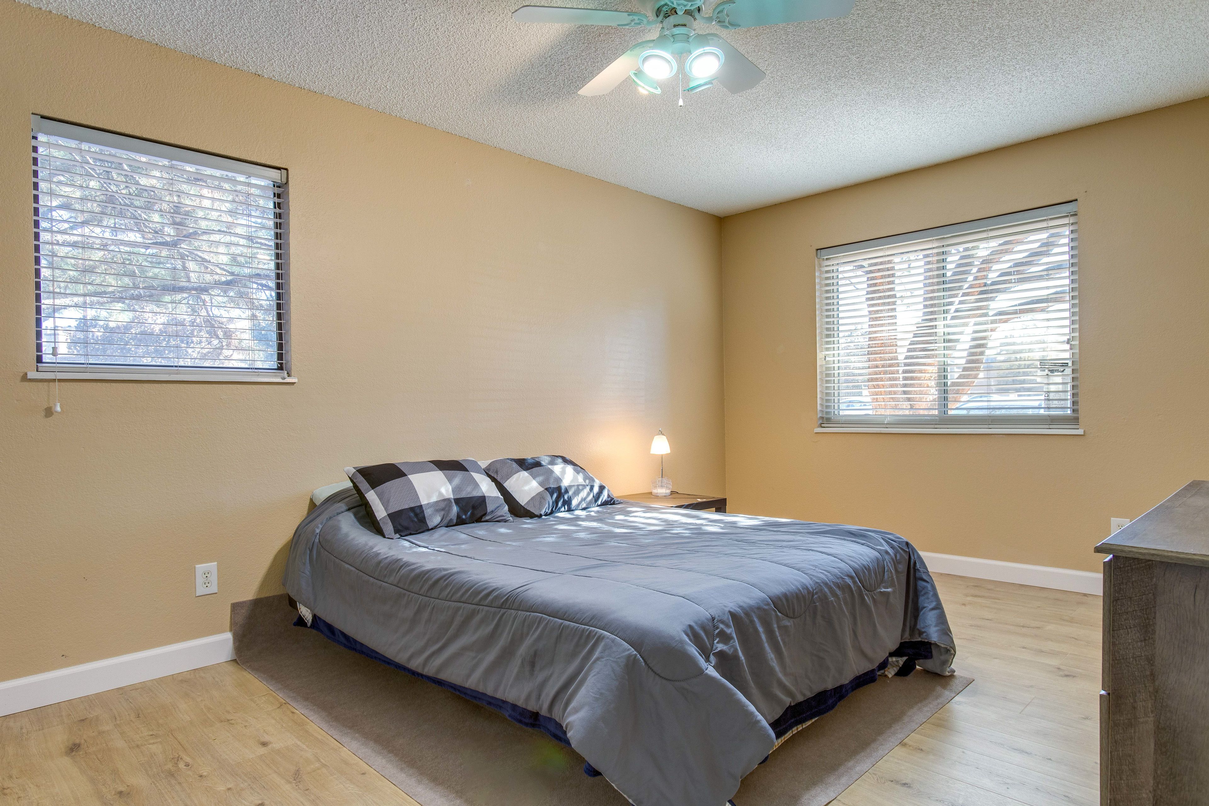 Bedroom | Queen Bed | En-Suite Bathroom