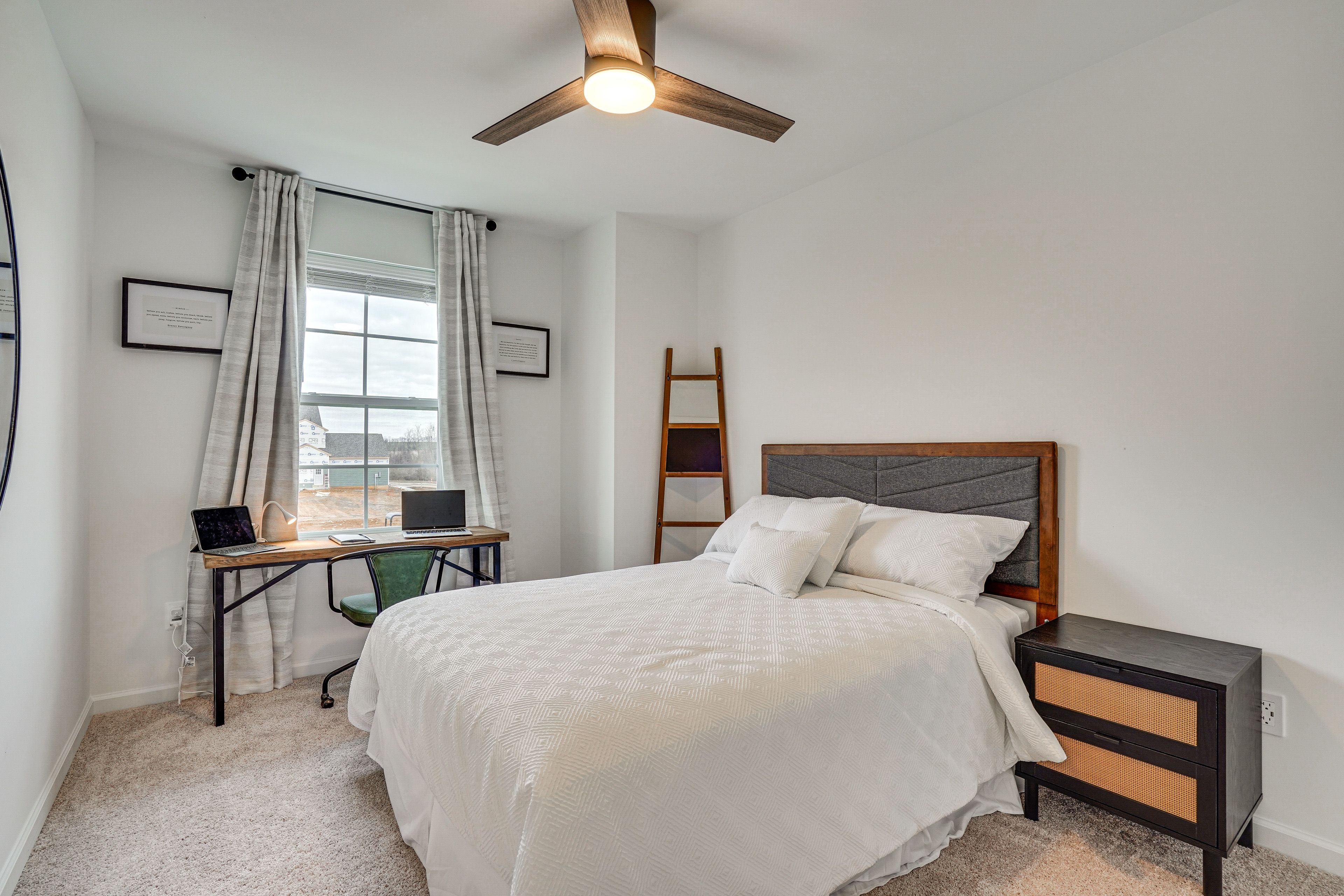 Bedroom 2 | Full Bed | 2nd Floor | Desk