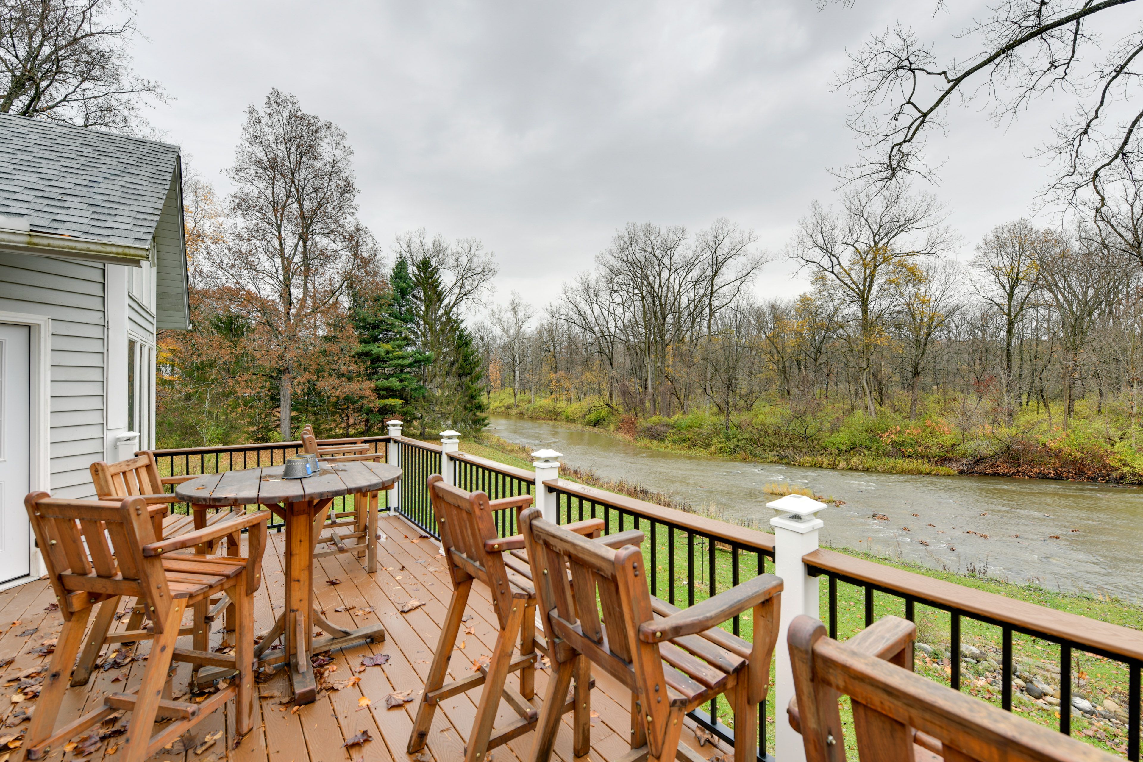 Private Back Deck | Creek Views | ~38 Mi to Niagara Falls State Park