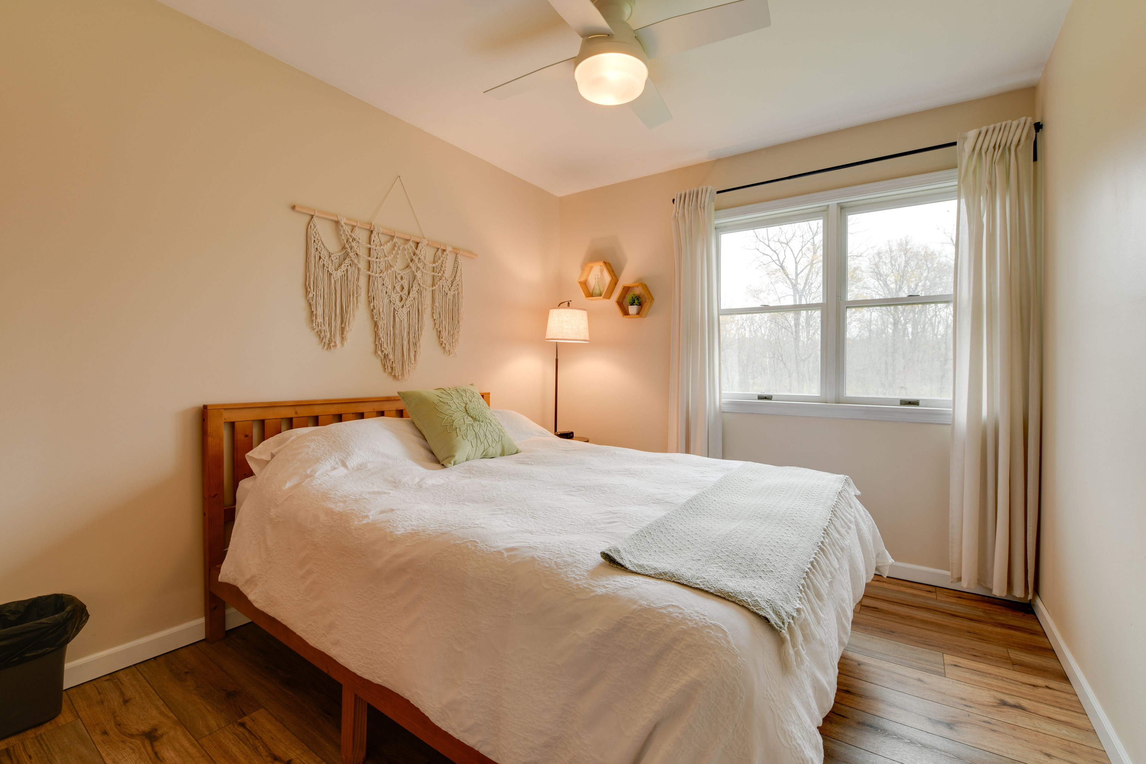 Bedroom 2 | Queen Bed | Main Floor
