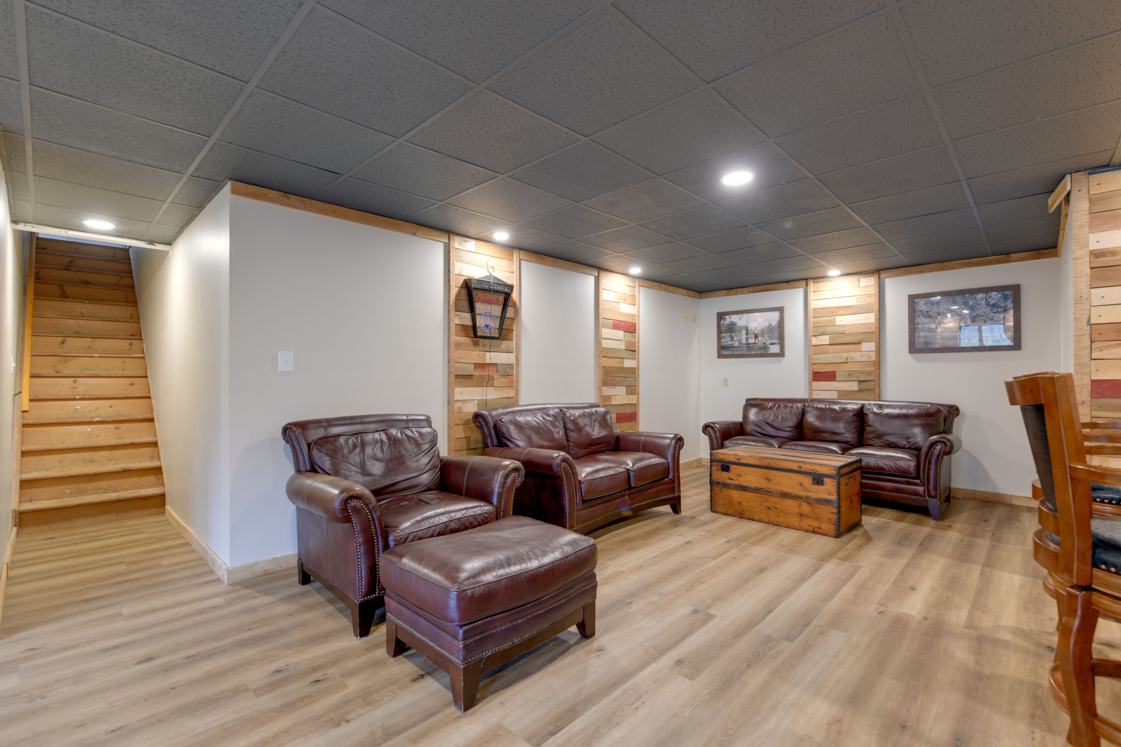 Basement | Pool Table | Dedicated Bar Area | Smart TV