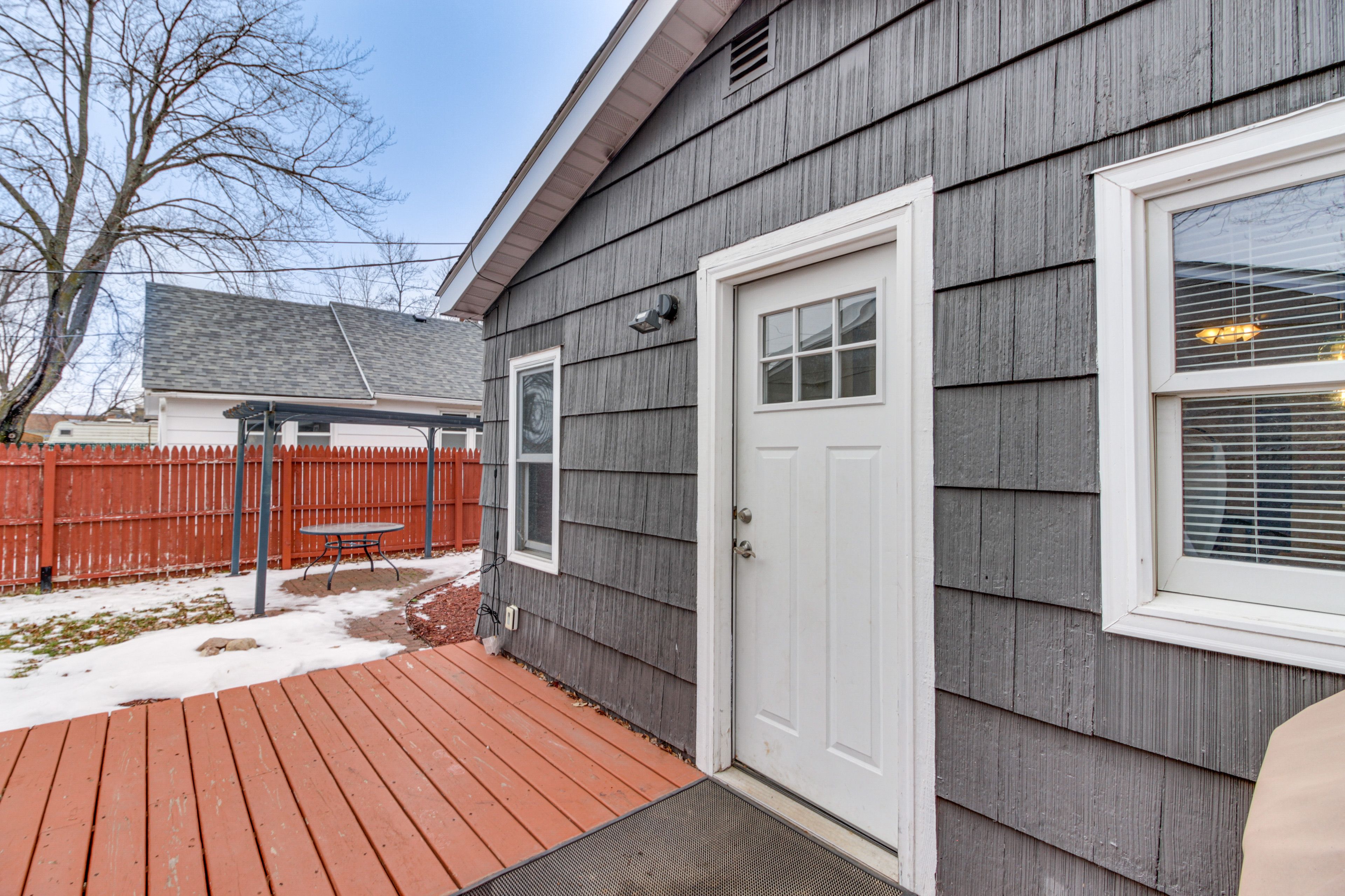 Deck | Gas Grill (Propane Provided) | Fenced-In Yard