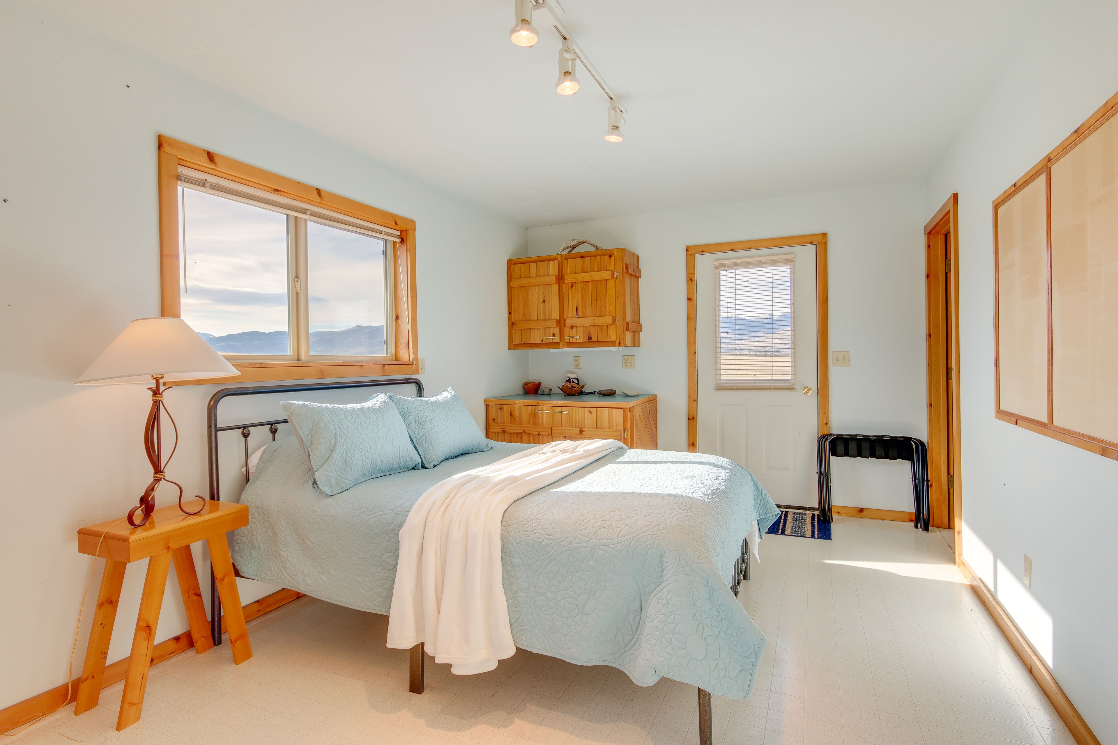 Bedroom 2 (Annex) | Queen Bed