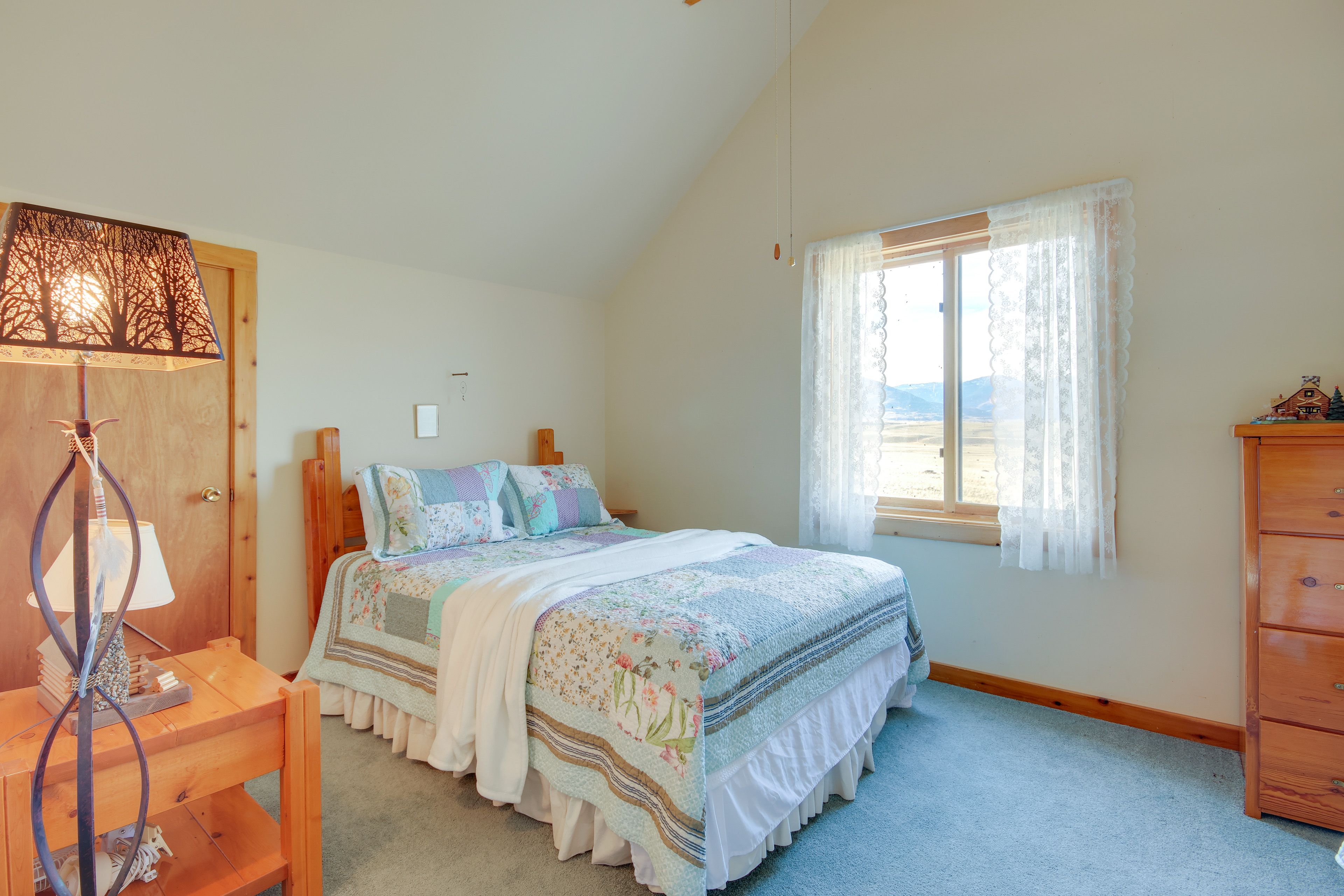Bedroom 1 (Loft) | Queen Bed | Twin Bed | 2nd Floor