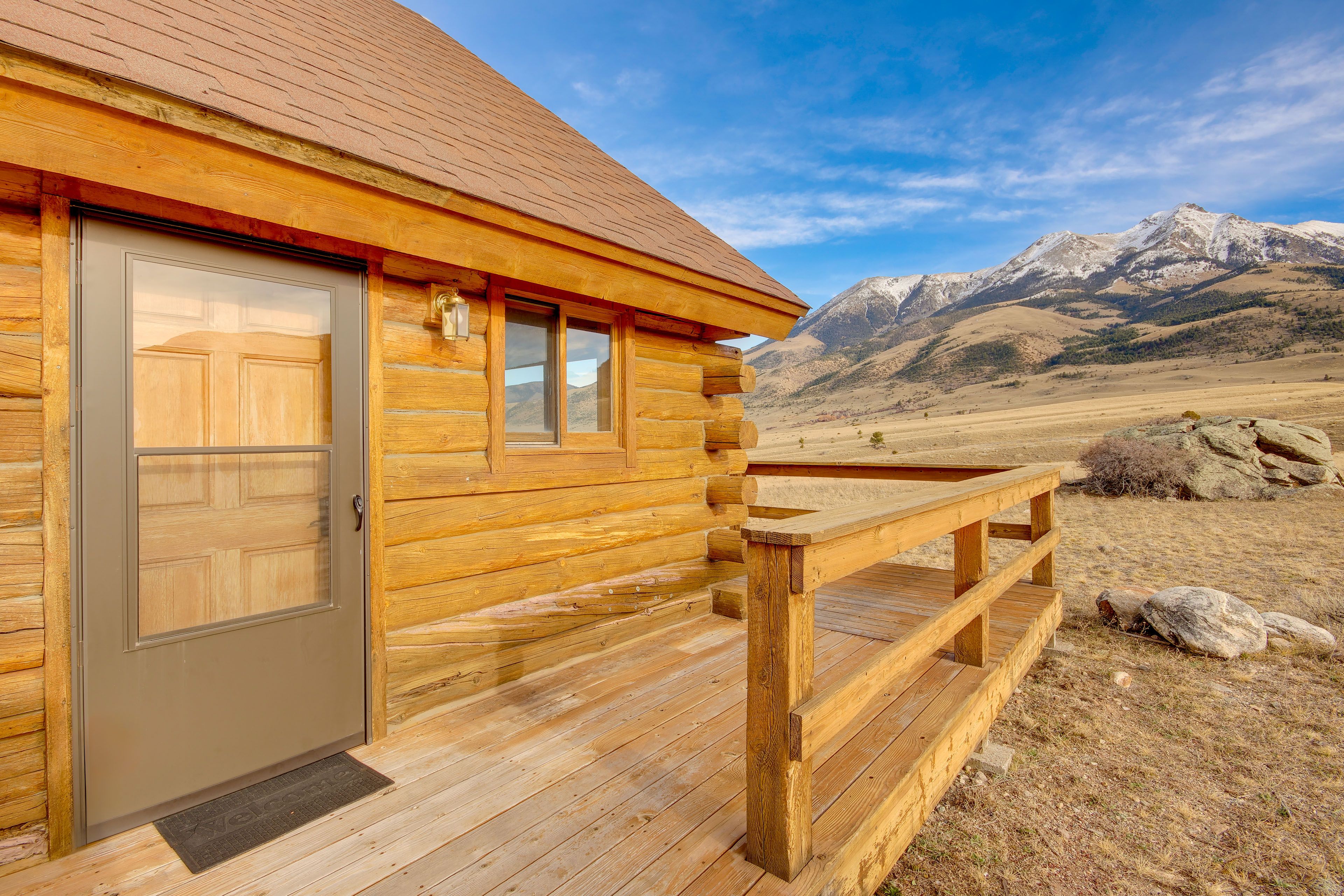 Main Cabin Exterior | Wraparound Deck